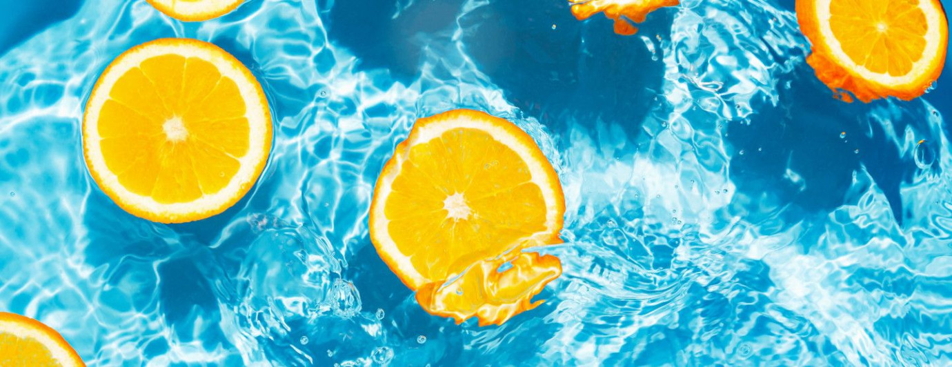 Ako ovplyvňuje vitamín C kvalitu vody v bazéne?