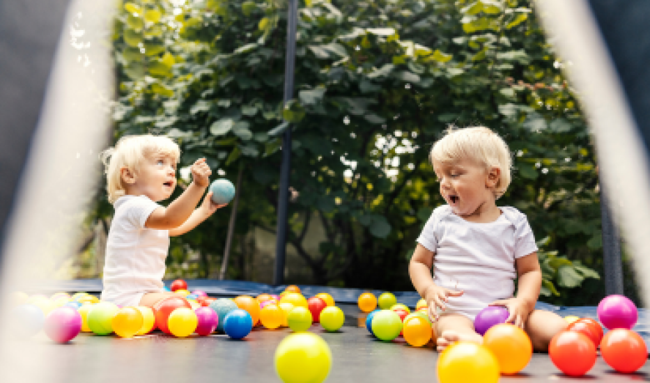 Zábava a cvičenie na záhradnej trampolíne
