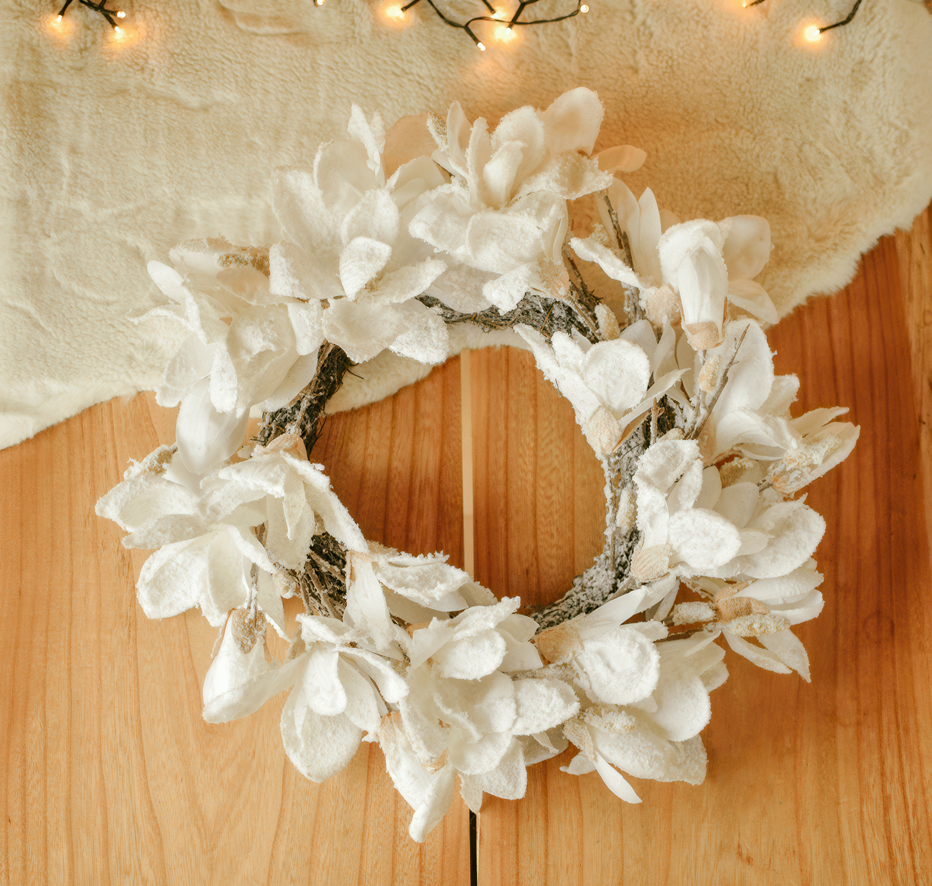 GLORIA magnólia vločka kvetinový veniec, stred 52cm