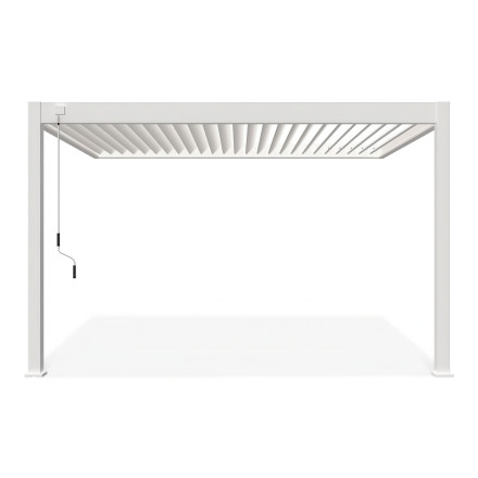 Biela hliníková pergola Gutroof ELEGANCE WALL 3x4 m s nastaviteľnou strechou a kľukou na ovládanie lamiel na bielom pozadí