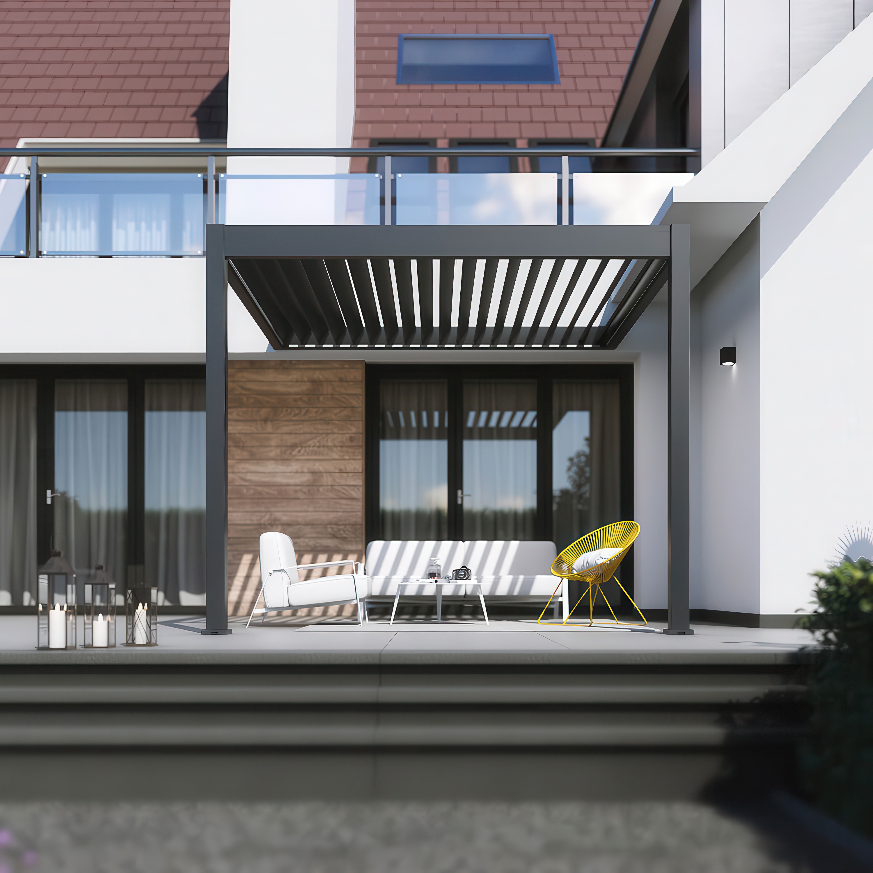 Hliníková pergola ku stene Gutroof ELEGANCE WALL 3x3 m pri rodinnom dome s terasovým nábytkom a osvetlením