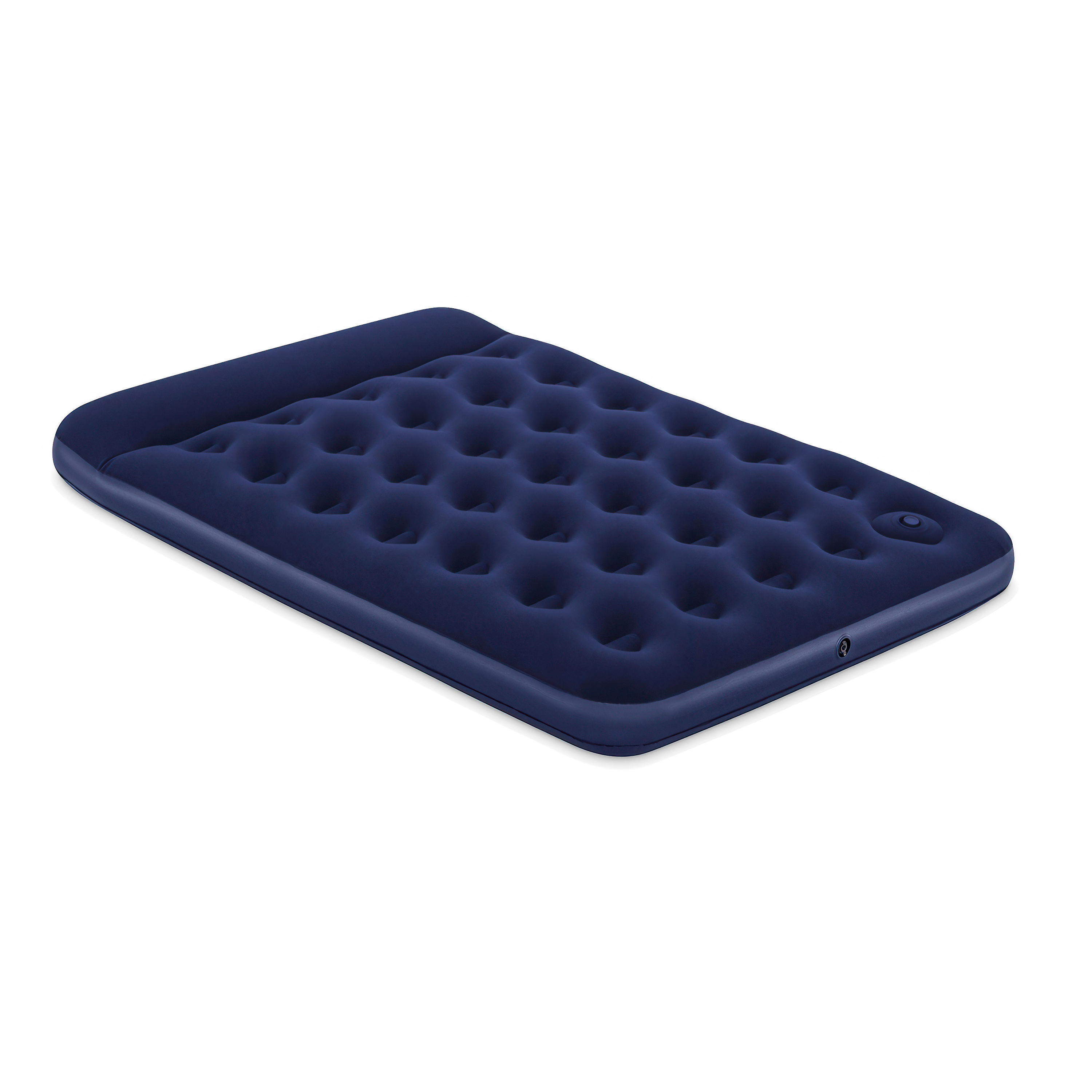 Aranżacja pary na materacu w lesie