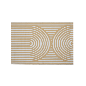 Exteriérový koberec na terasu MOODME 120x180 cm v béžovej farbe s geometrickým pruhovaným vzorom pri pohľade zhora