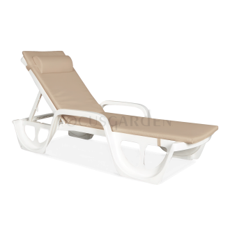 Béžový vankúš na záhradné lehátko MoodMe FLORIDA Latte s opierkou hlavy na bielom plastovom lehátku
