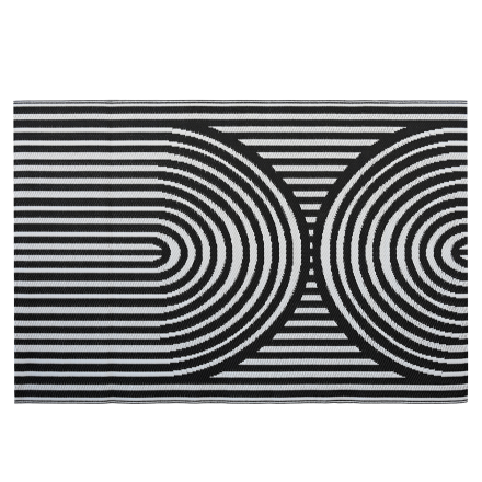 Záhradný koberec MOODME Black s čierno-bielym geometrickým vzorom v tvare oblúkov a pruhov