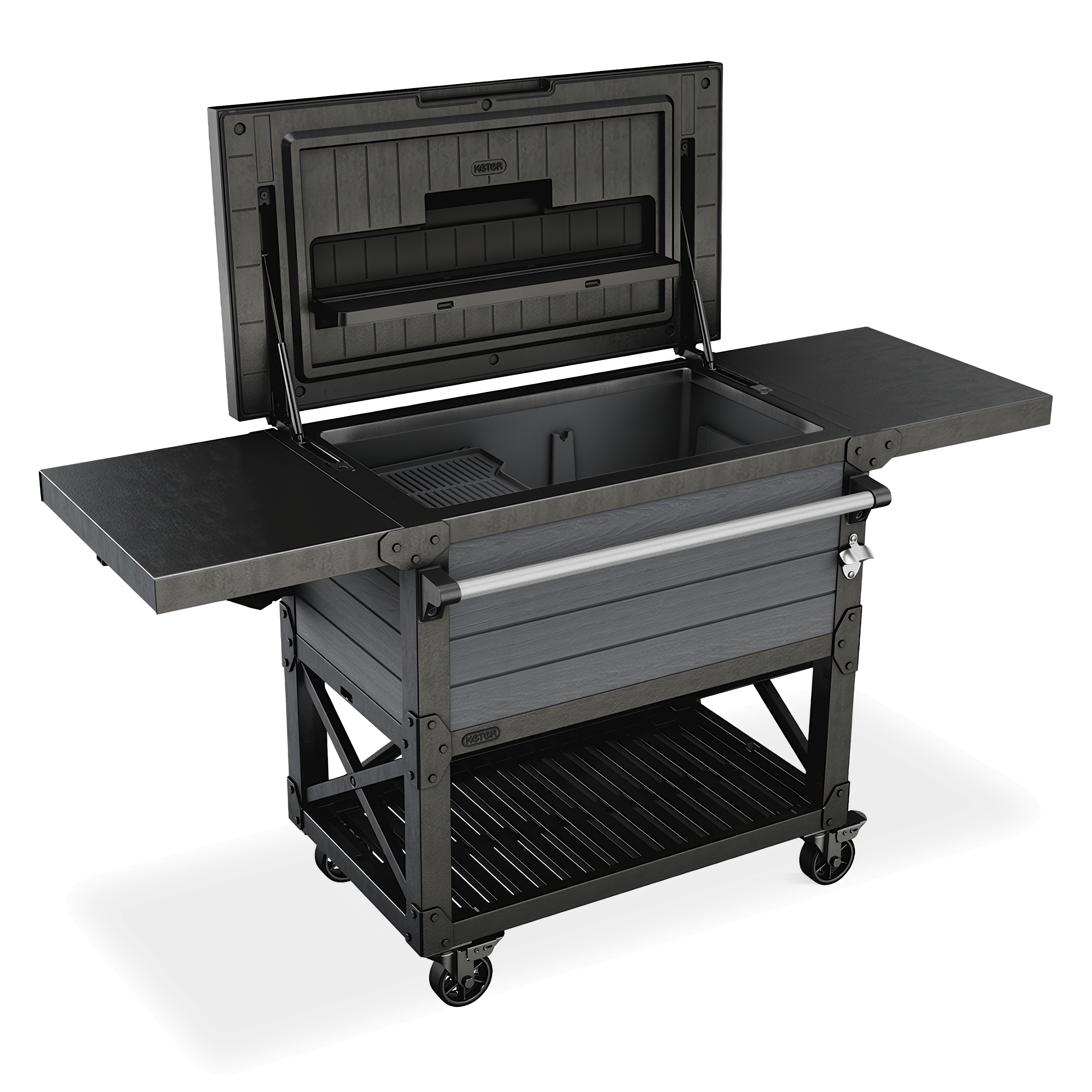 Aranżacja barku w ogrodzie, a w tle rodzina jedząca posiłek