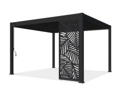 Antracitový dekoratívny panel Gutroof DECO 1m s vyrezávaným vzorom listov namontovaný na čiernej pergole