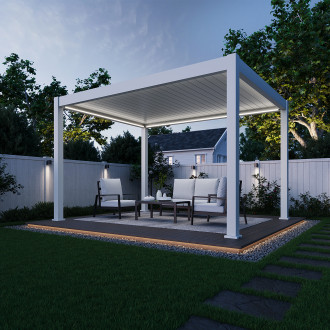 Biela pergola DELUXE PRO AUTOMATIC 3x4 s LED osvetlením v záhradnom priestore s posedením počas súmraku