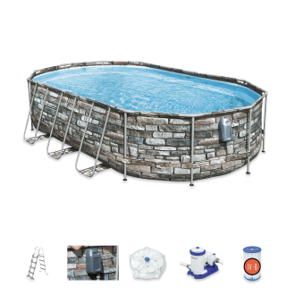 Aranżacja rodziny bawiącej się w basenie ogrodowym