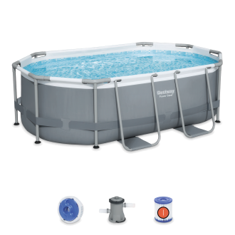 Aranżacja rodziny bawiącej się w basenie ogrodowym