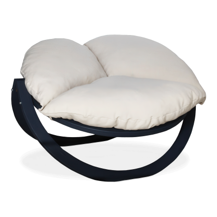 kremowy fotel drewniany do ogrodu