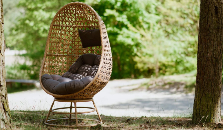 Otočn&eacute; kreslo z technoratanu HOLIDAY Beige