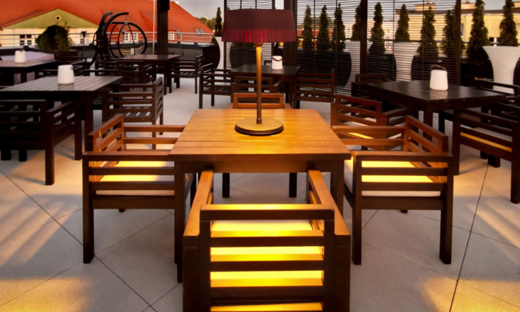 s&aacute;lav&yacute; ohrievač lampa na st&ocirc;l
