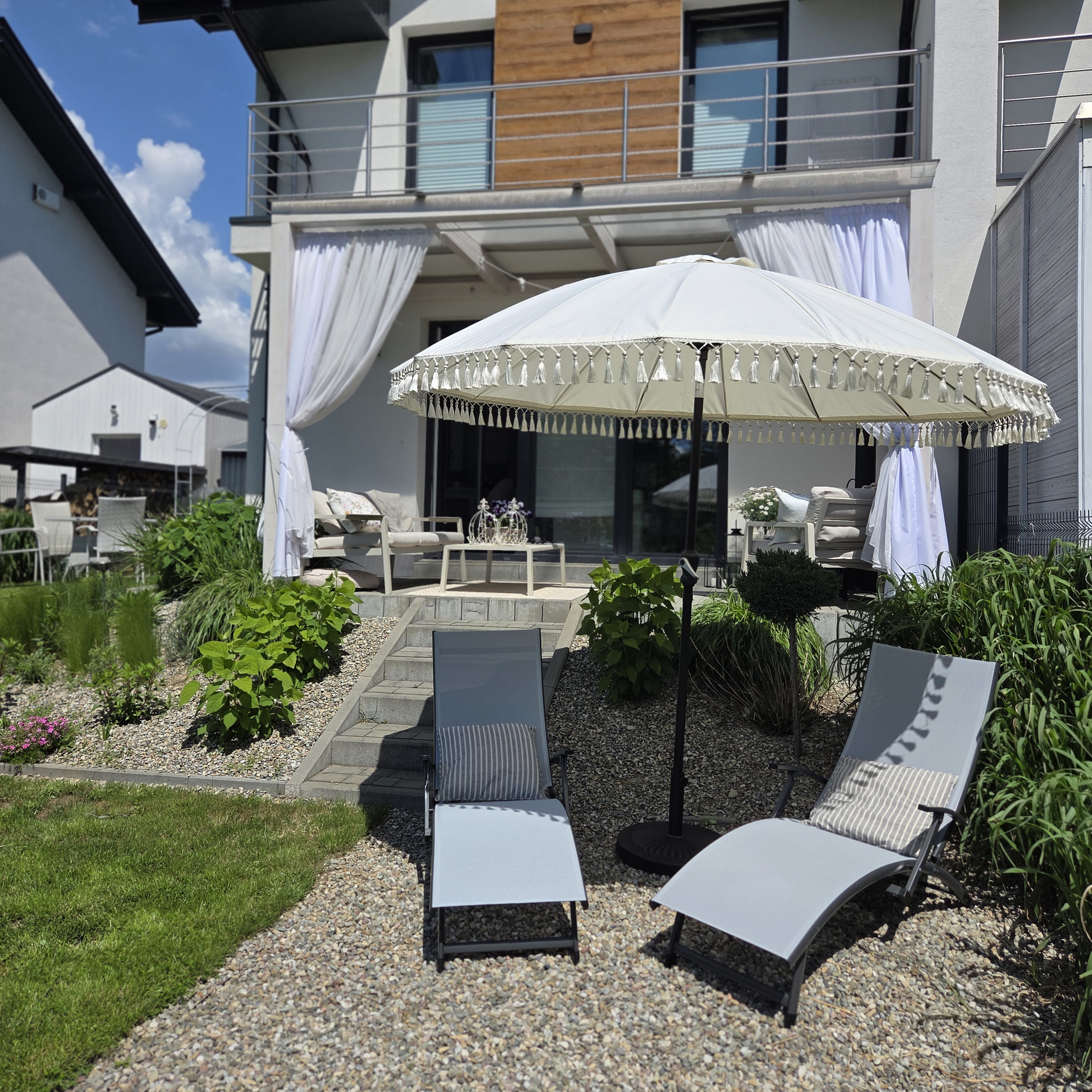 Hliníkové záhradné ležadlo Bjørkka RELAX Grey fotografia realizácie 1