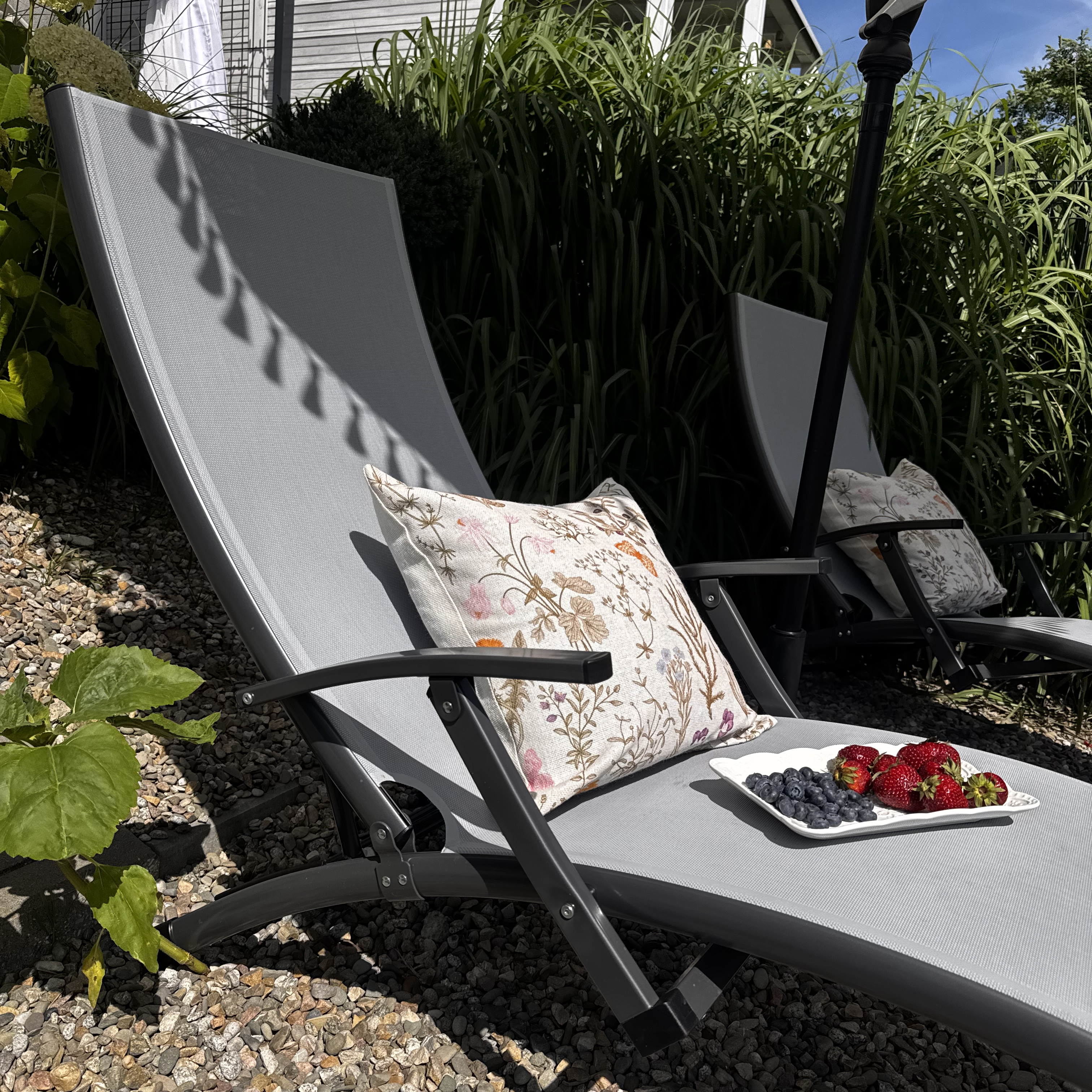 Hliníkové záhradné ležadlo Bjørkka RELAX Grey fotografia realizácie 3