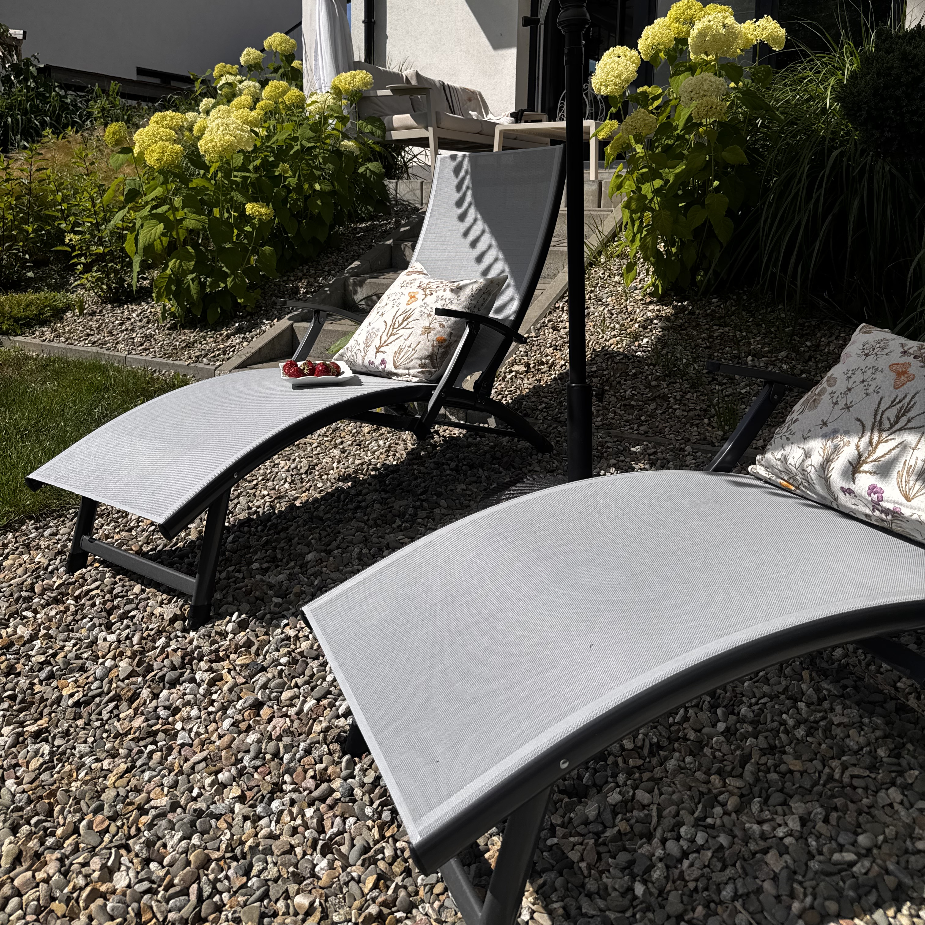 Hliníkové záhradné ležadlo Bjørkka RELAX Grey fotografia realizácie 5