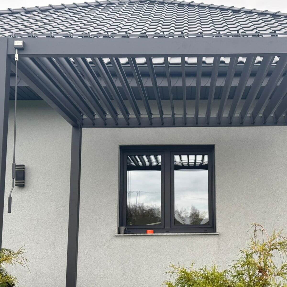 Hliníková pergola Gutroof Premium 3x3 m antracit fotografia realizácie 4