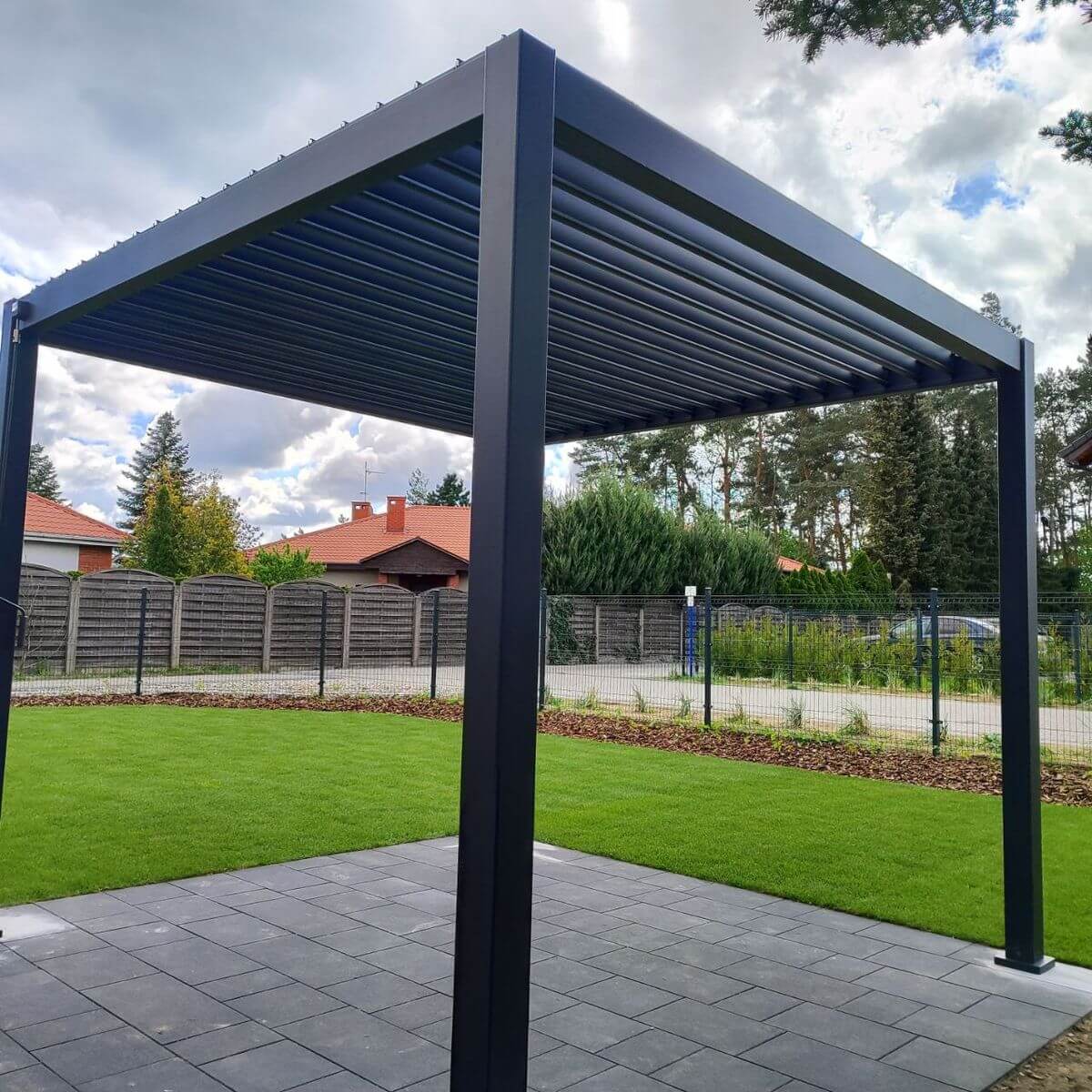 Hliníková pergola Gutroof Premium 3x3 m antracit fotografia realizácie 6