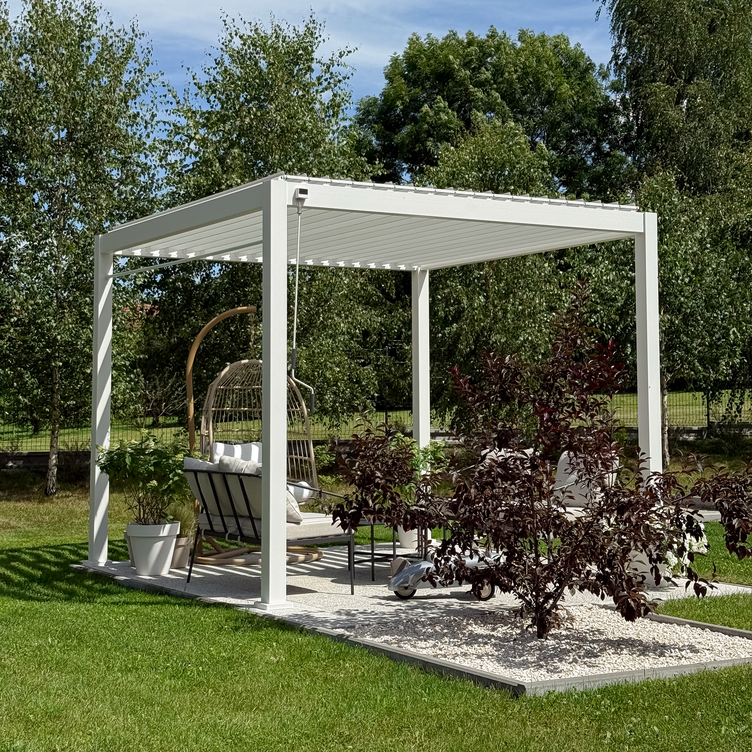 Hliníková pergola Gutroof Premium 3x3 m biela fotografia realizácie 2