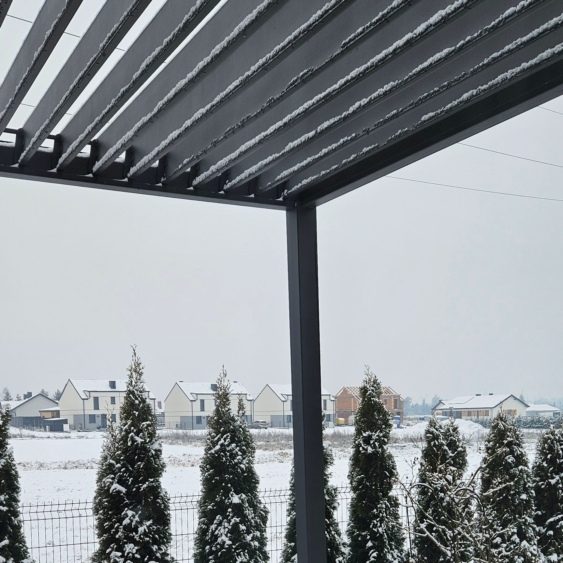 Hliníková pergola Gutroof Premium 3x4 m antracit fotografia realizácie 11