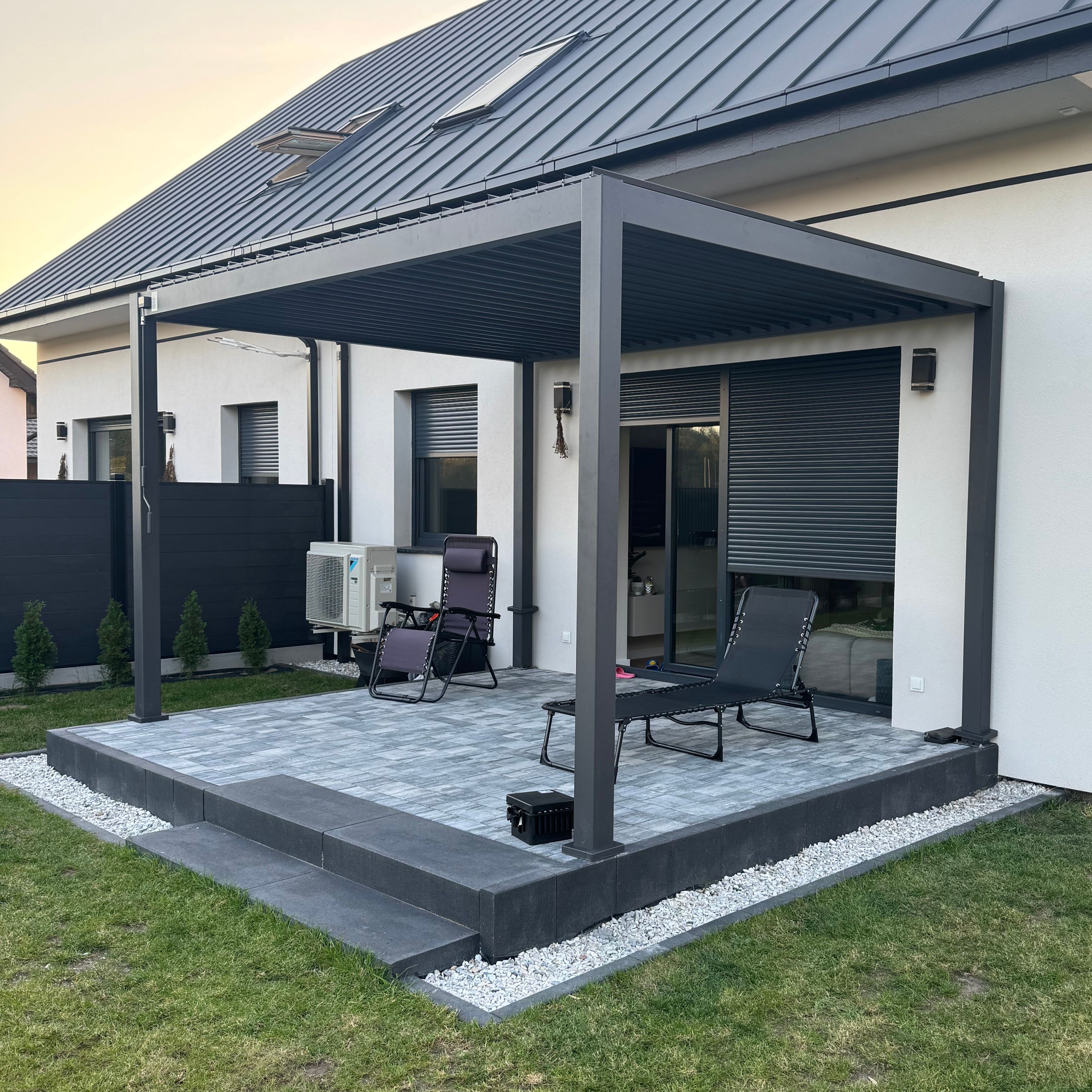 Hliníková pergola Gutroof Premium 3x4 m antracit fotografia realizácie 17