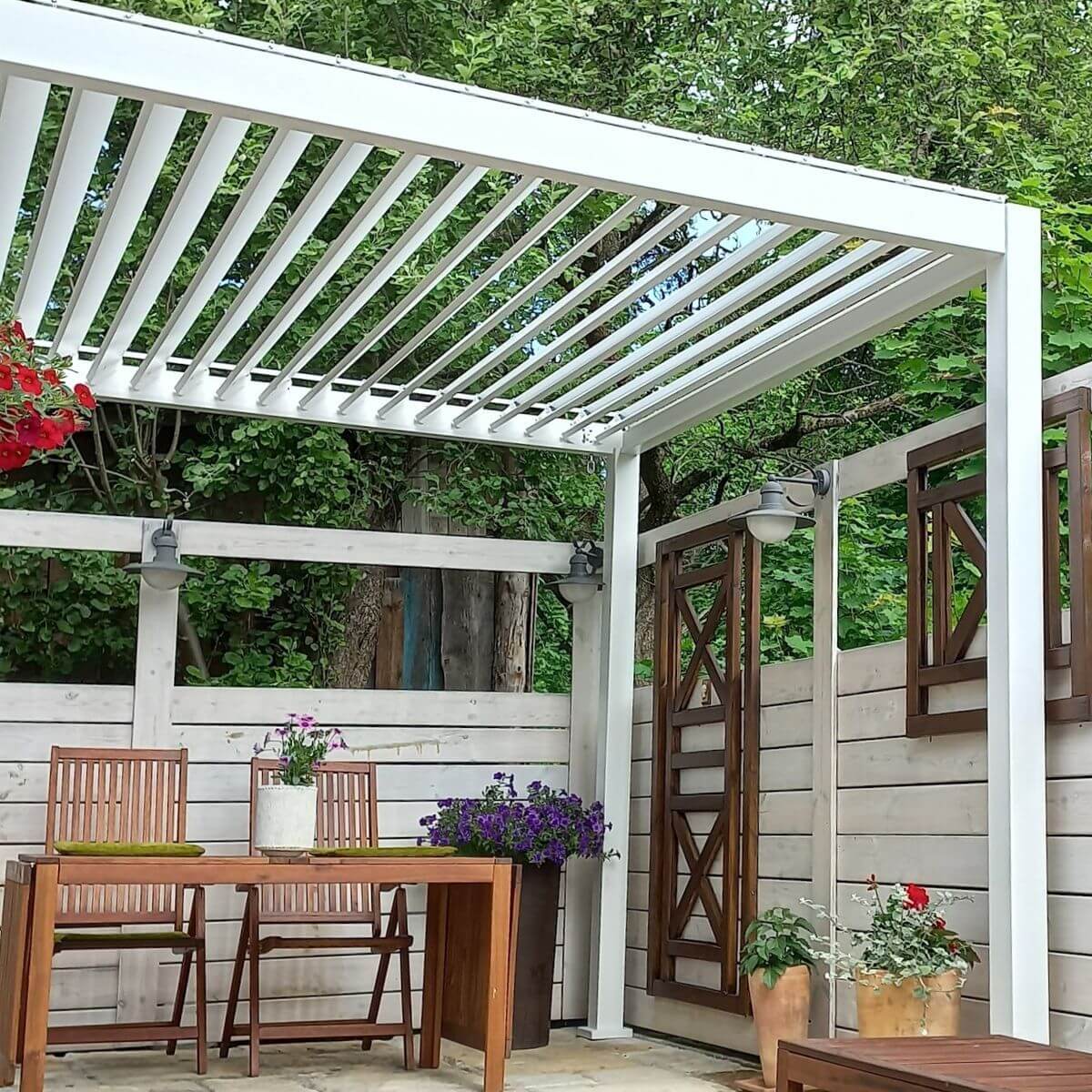 Hliníková pergola Gutroof Premium 3x4 m biela fotografia realizácie 2