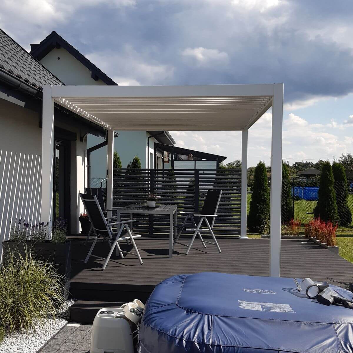 Hliníková pergola Gutroof Premium 3x4 m biela fotografia realizácie 5