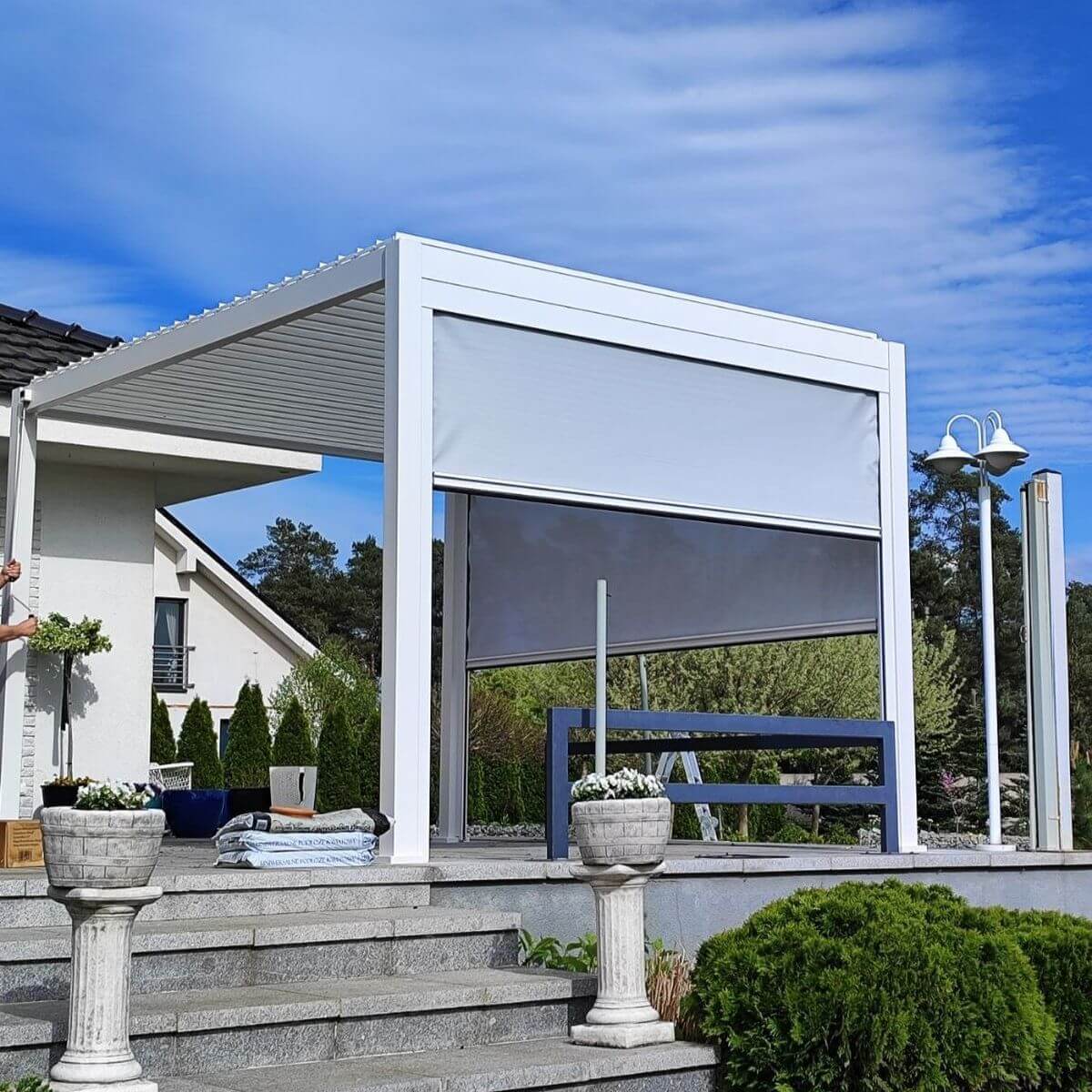 Hliníková pergola Gutroof Premium 3x4 m biela fotografia realizácie 7