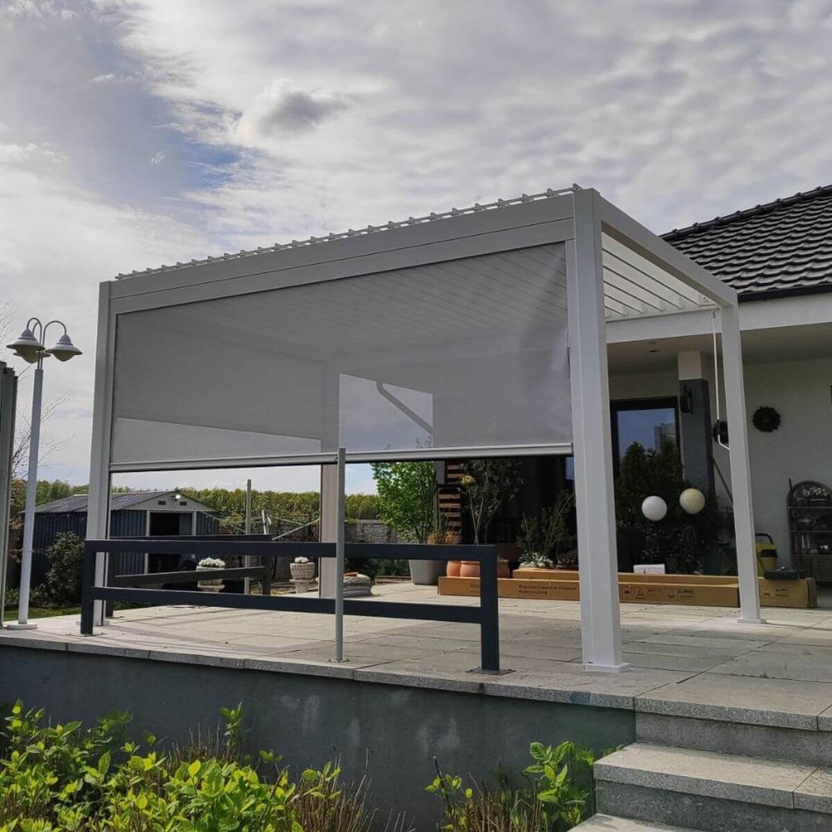 Hliníková pergola Gutroof Premium 3x4 m biela fotografia realizácie 1