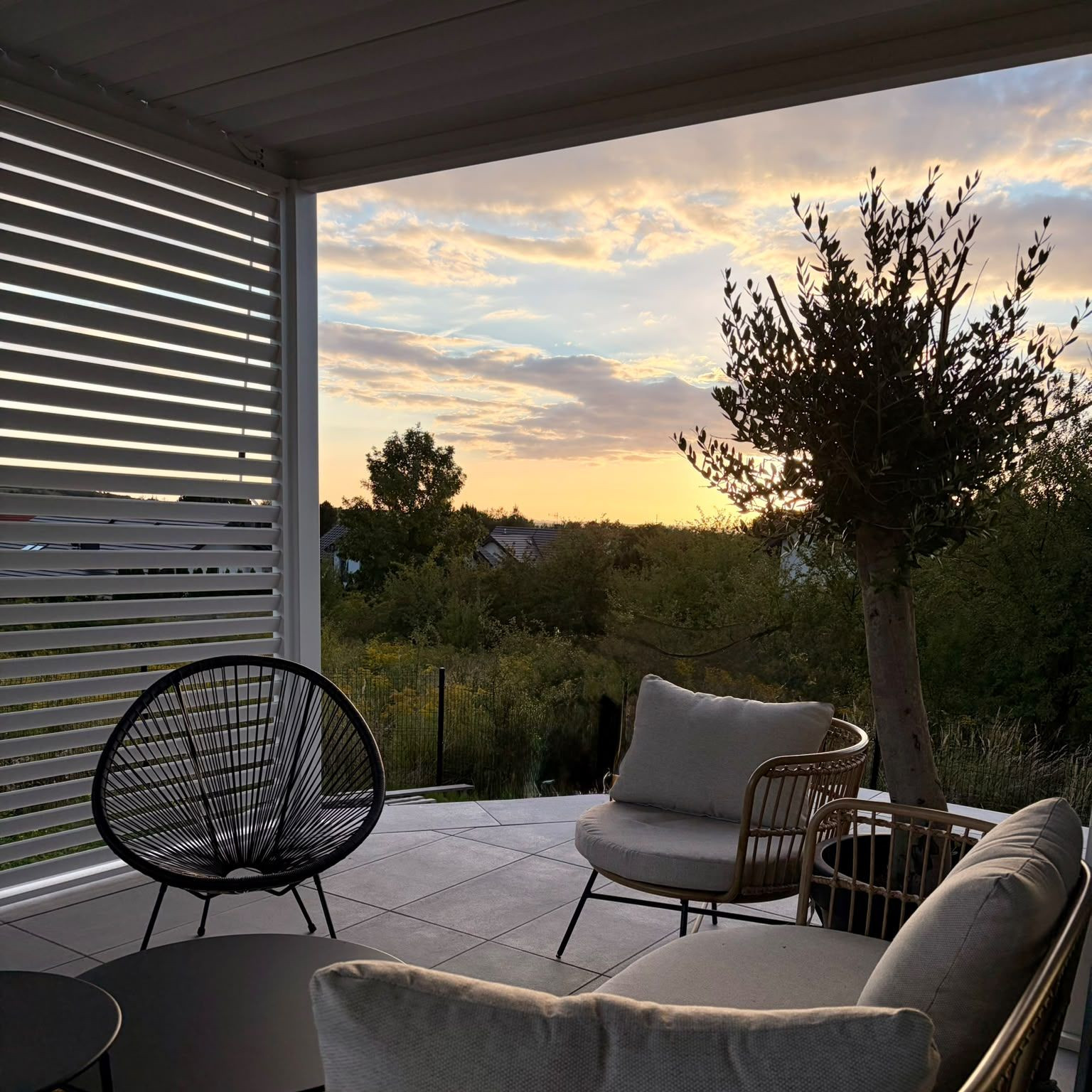 Hliníková pergola Gutroof Premium 3x4 m biela fotografia realizácie 12