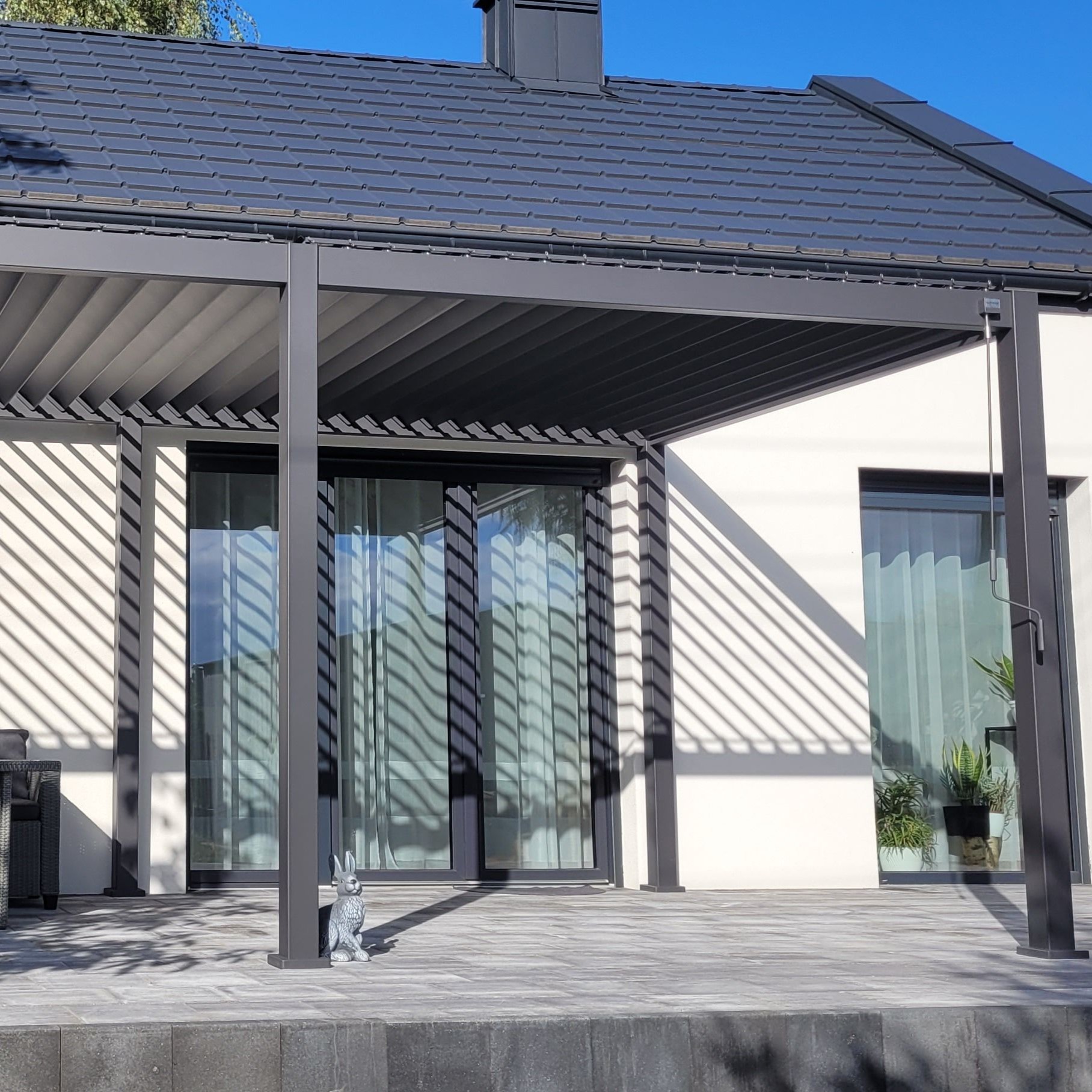 Hliníková pergola Gutroof Premium 3x6 m antracit fotografia realizácie 20
