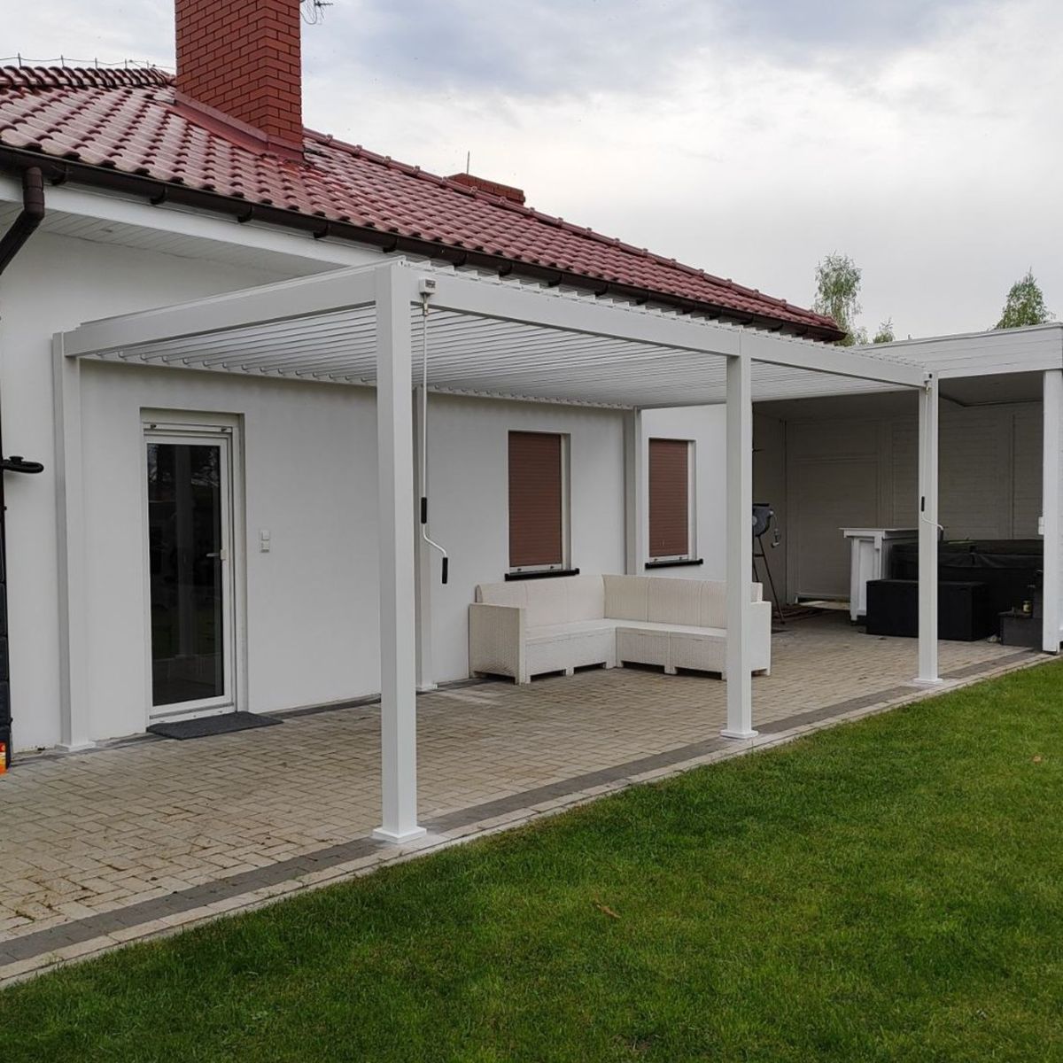 Hliníková pergola Gutroof Premium 3x6 m biela fotografia realizácie 14