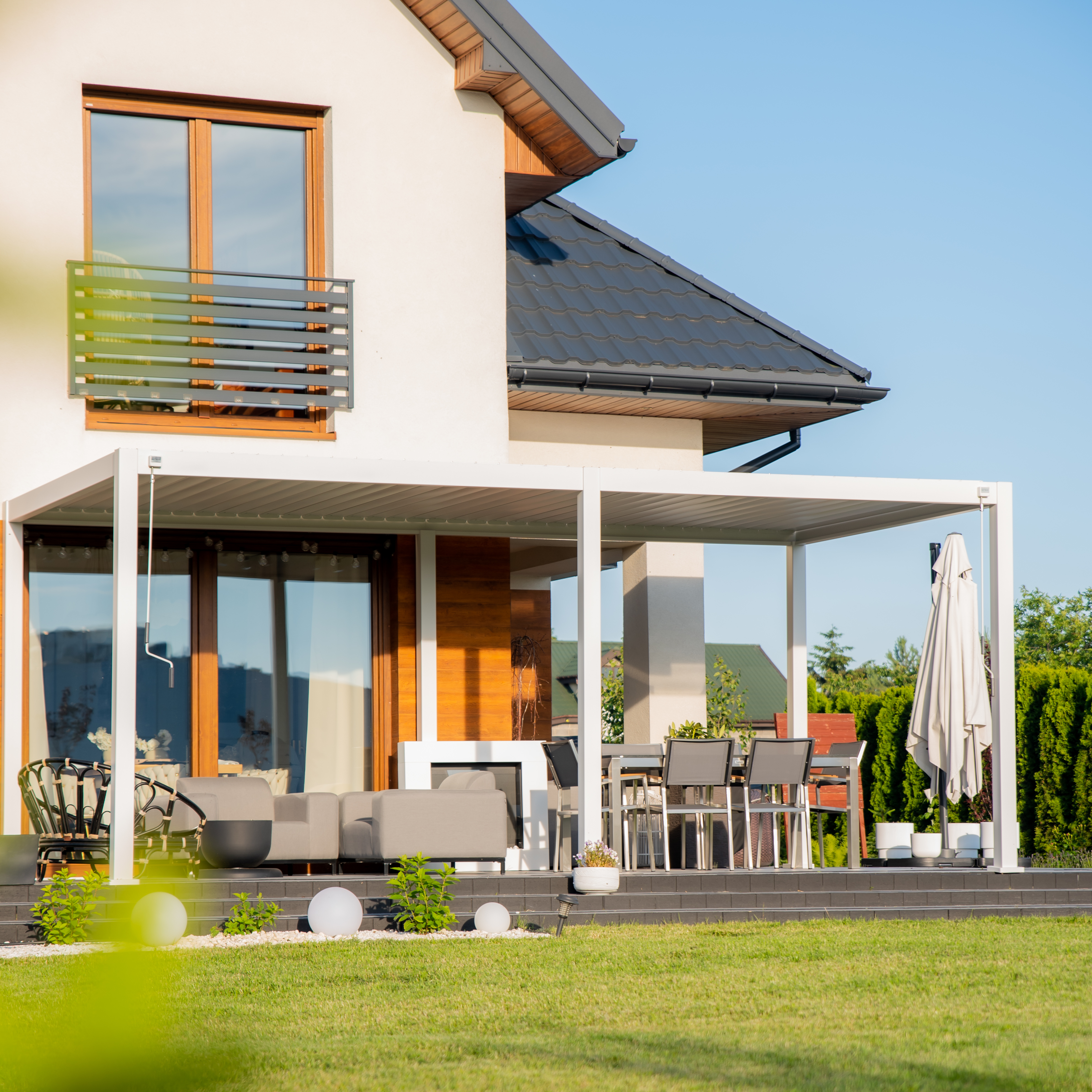 Hliníková pergola Gutroof Premium 3x6 m biela fotografia realizácie 13