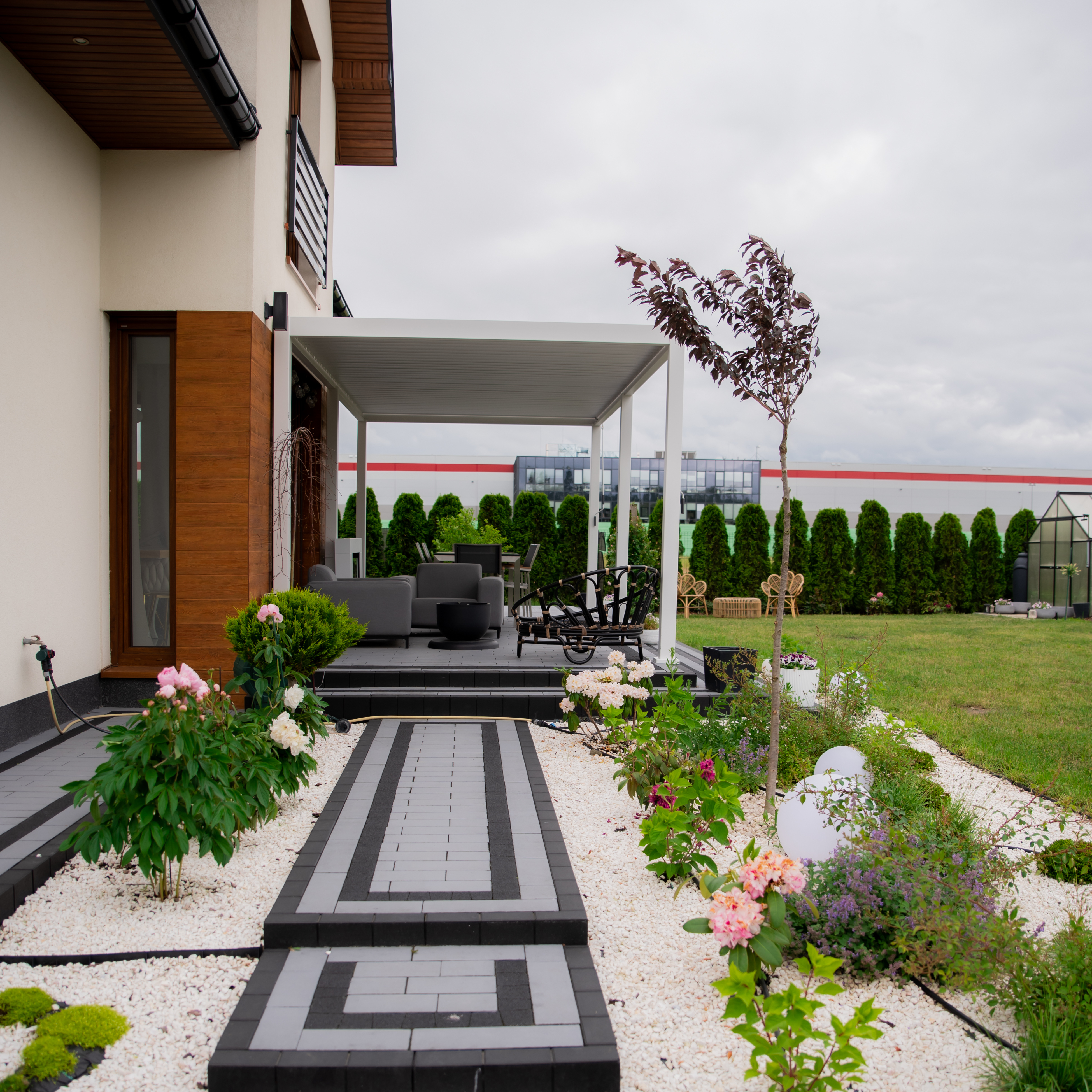 Hliníková pergola Gutroof Premium 3x6 m biela fotografia realizácie 15