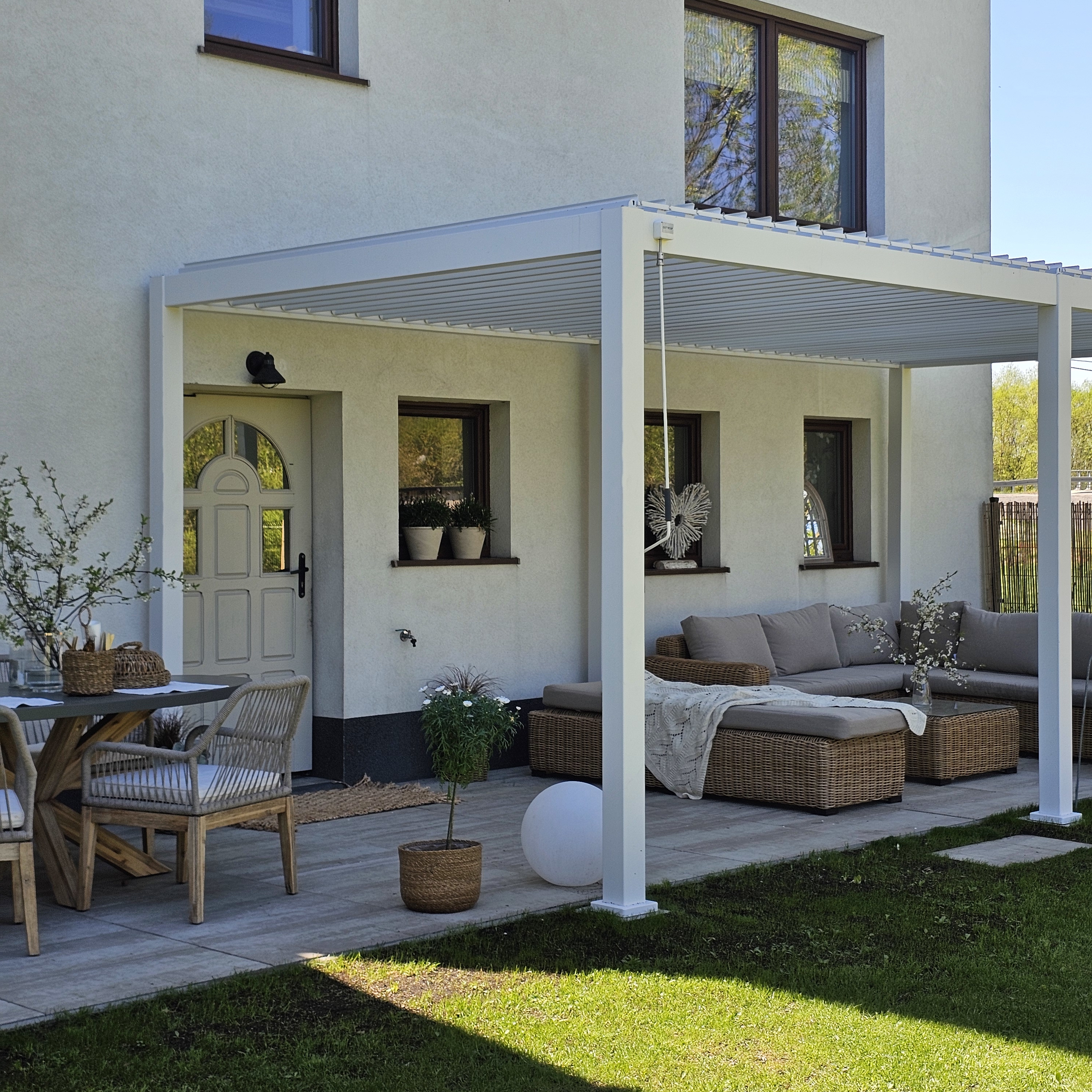 Hliníková pergola Gutroof Premium 3x6 m biela fotografia realizácie 3