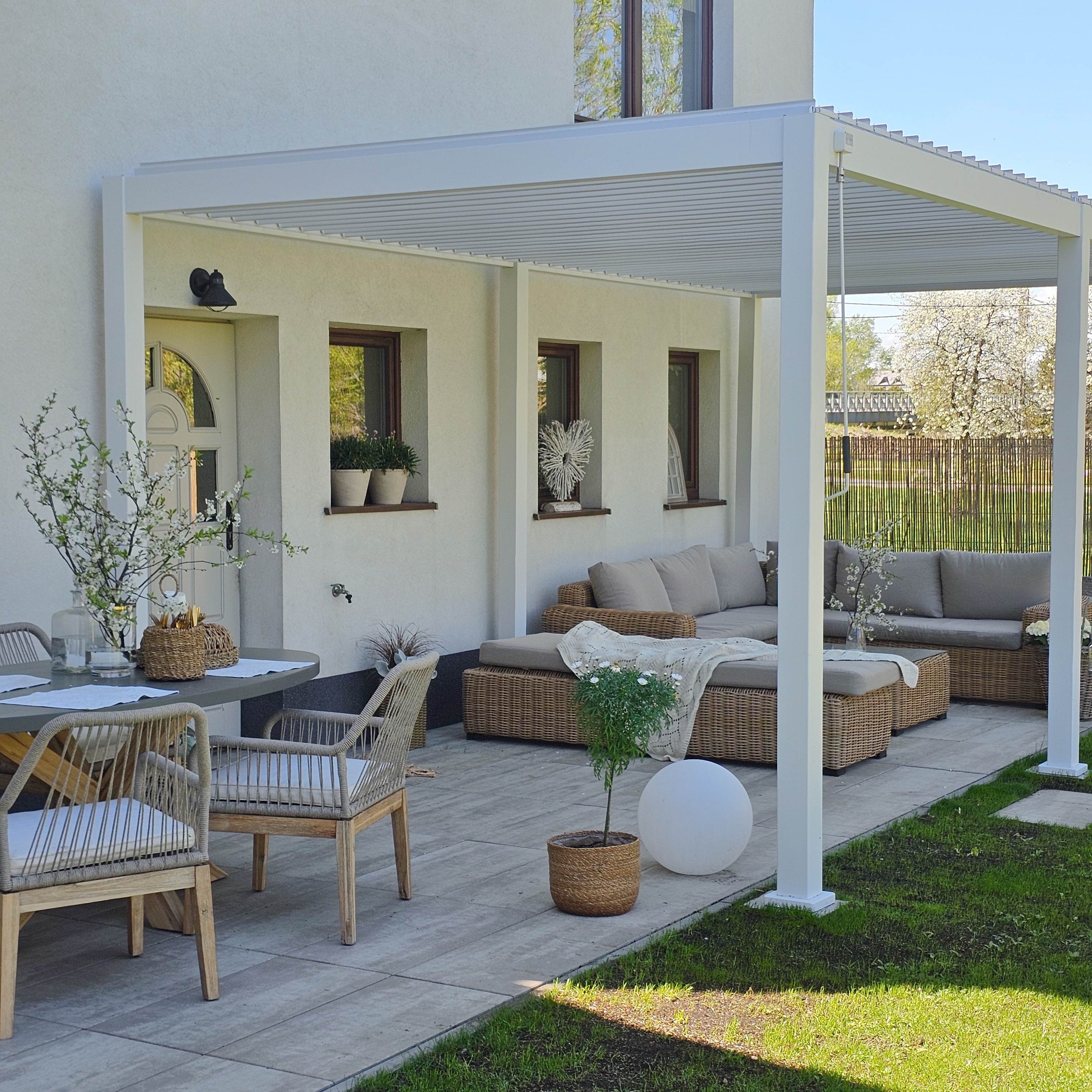 Hliníková pergola Gutroof Premium 3x6 m biela fotografia realizácie 9