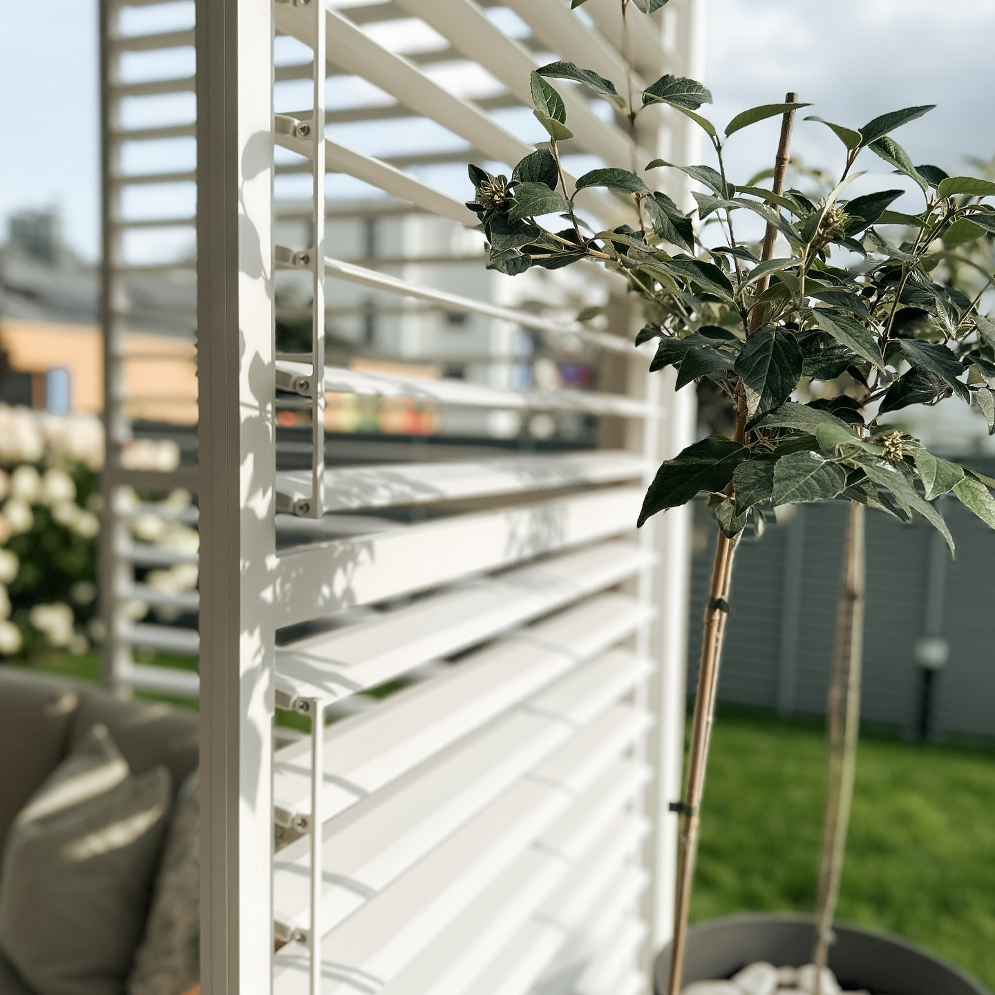 Hliníkový žalúziový panel Gutroof Premium 123,5 cm, biely fotografia realizácie 4