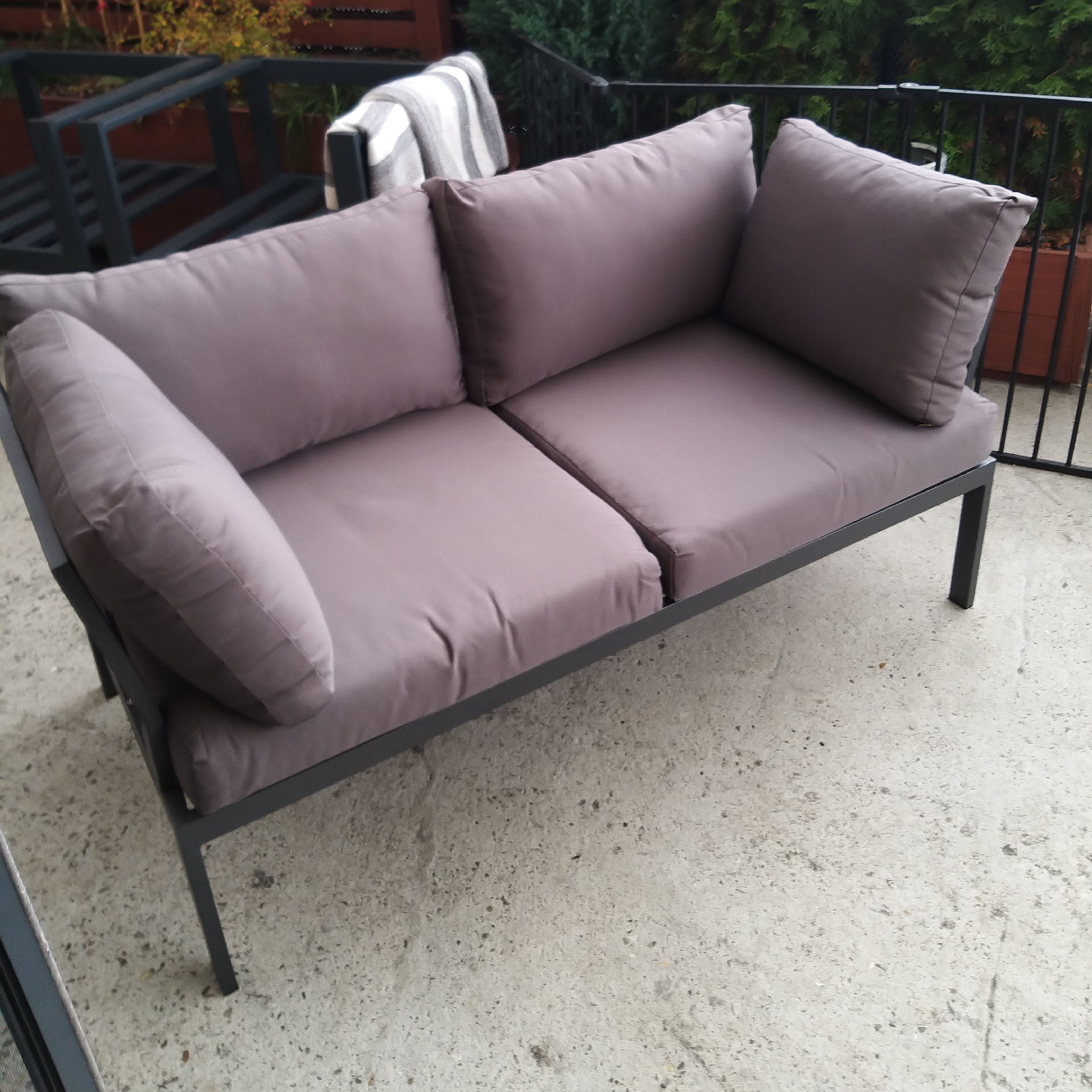 Záhradná rohová zostava Bjørkka Java Dark Grey fotografia realizácie 3