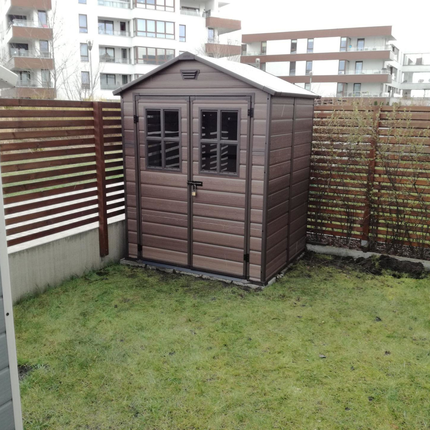 Záhradný domček Keter MANOR 6x5 DD - tmavosivý fotografia realizácie 3