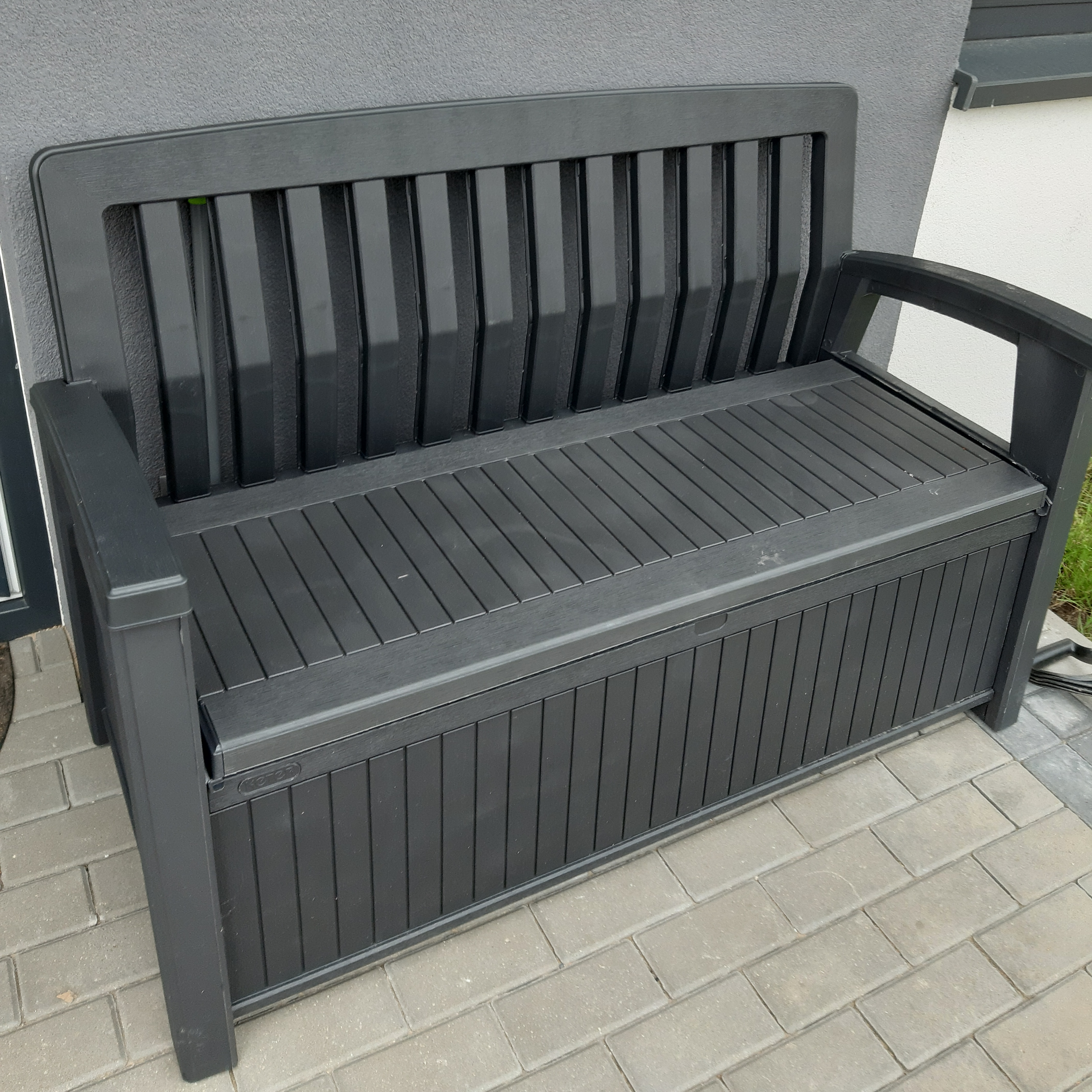 Záhradná lavička s úložným boxom Keter PATIO 227L fotografia realizácie 1