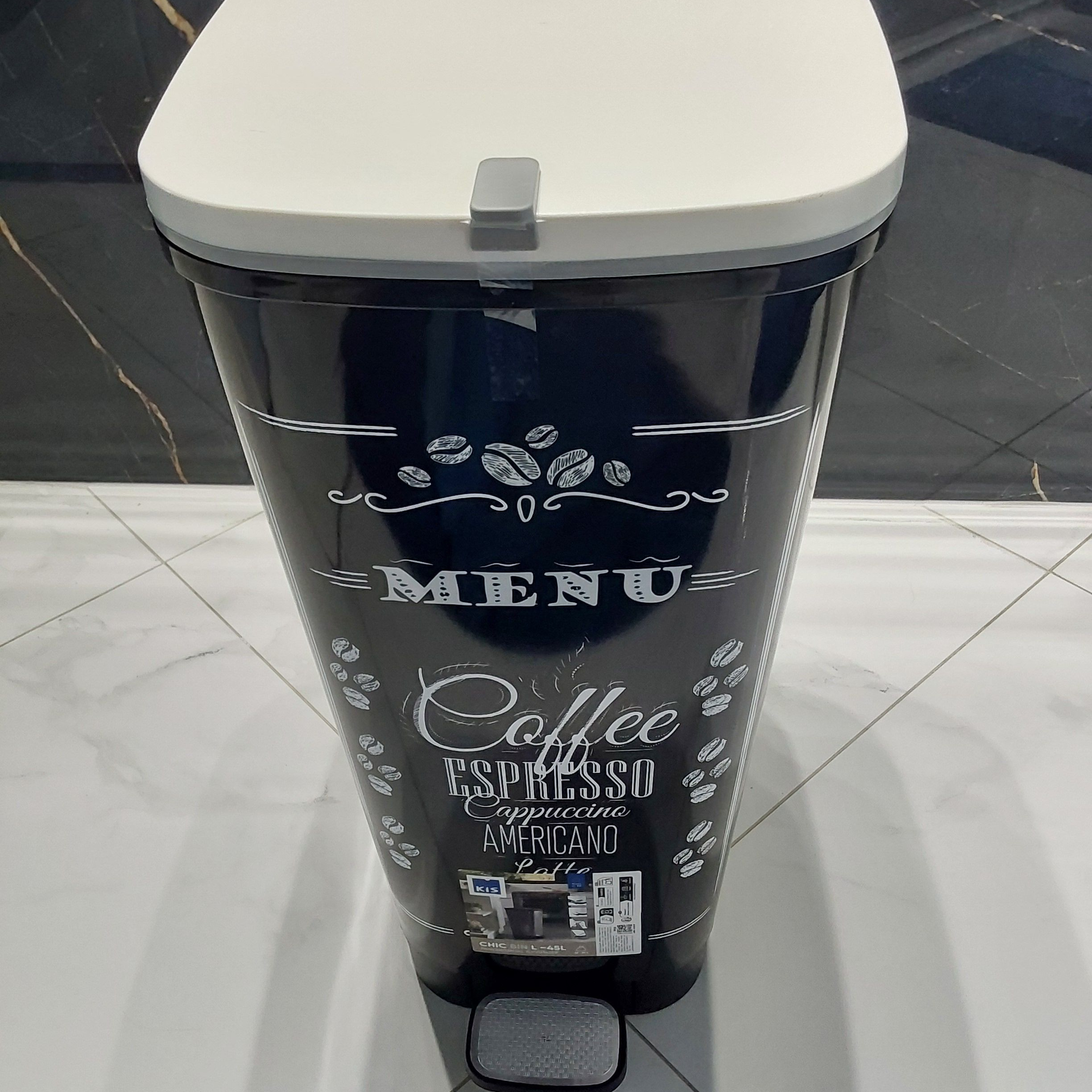 Pedálový odpadkový kôš Keter 45 l - Coffee Menu fotografia realizácie 1