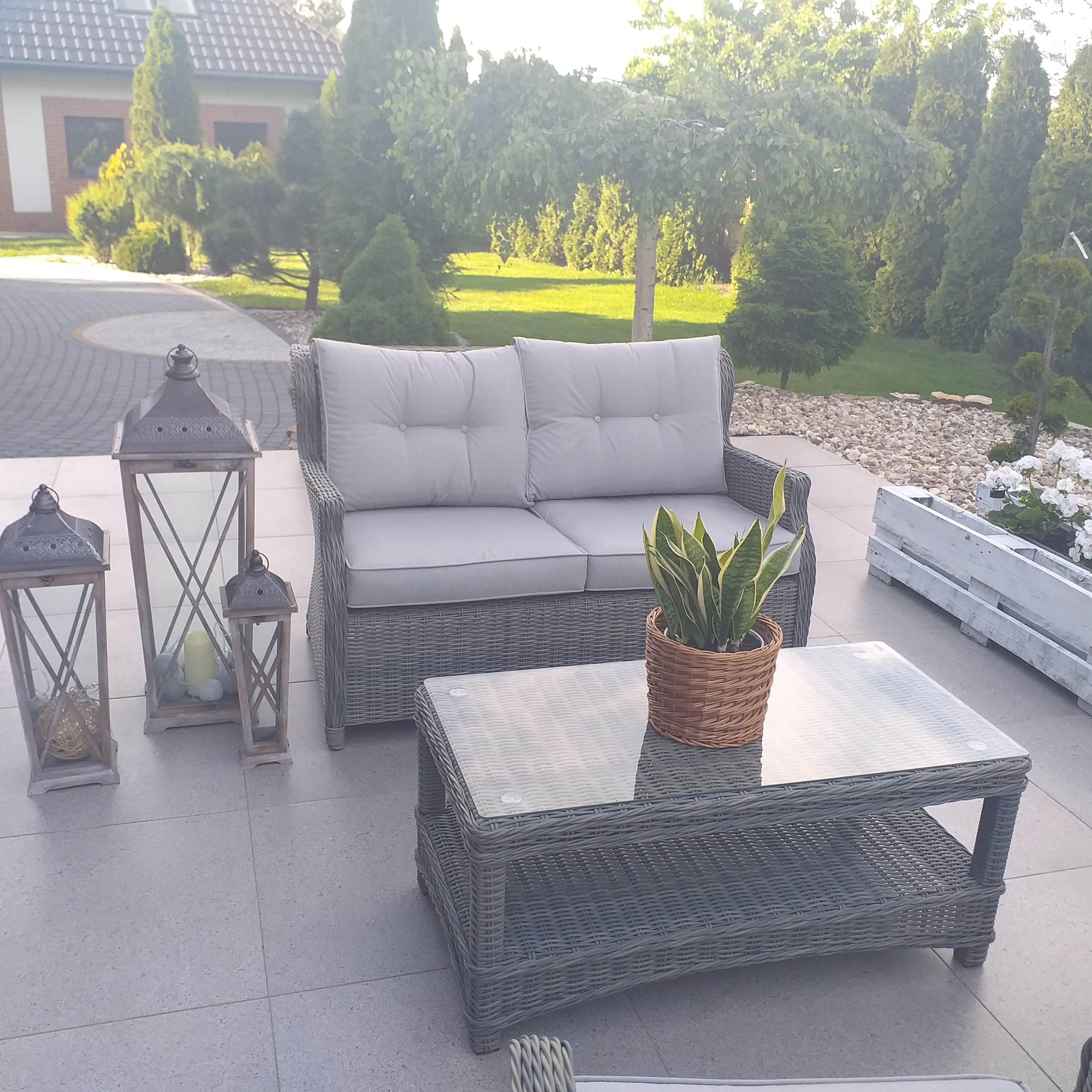 Záhradná zostava BJORKKA TRIVENTO 2 Stone Grey fotografia realizácie 1