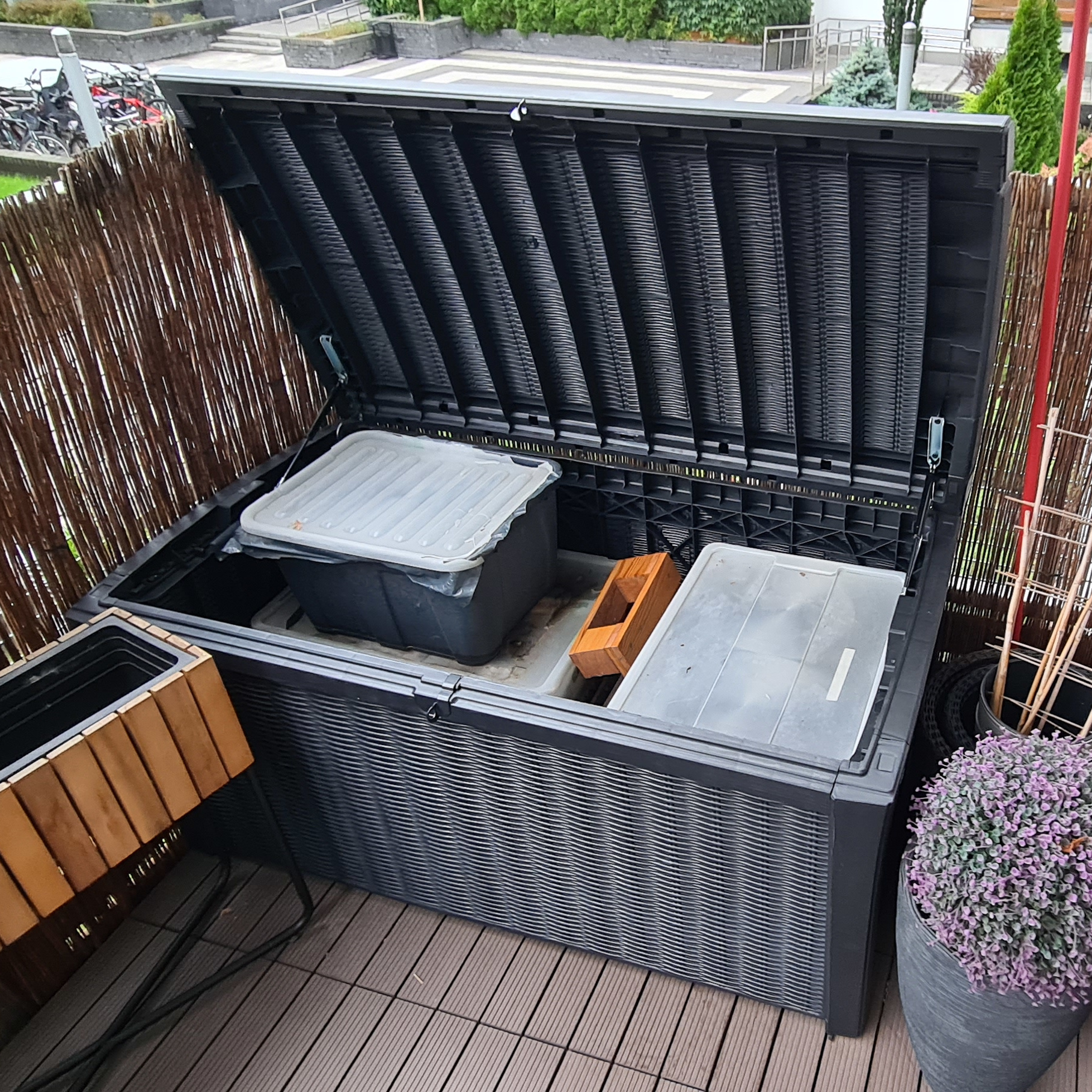 Záhradný úložný box Keter Borneo 416L, grafit fotografia realizácie 5