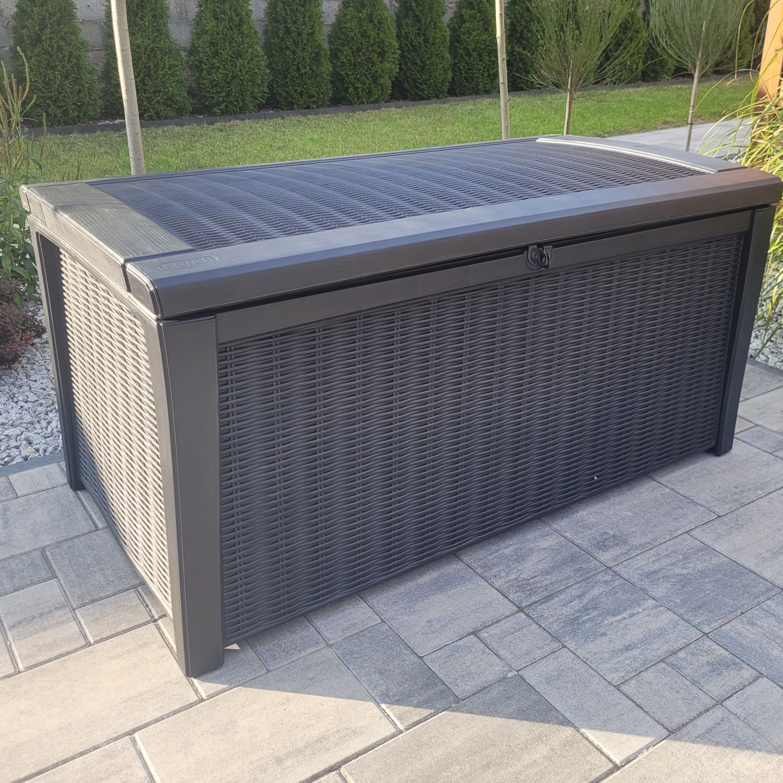Záhradný úložný box Keter Borneo 416L, grafit fotografia realizácie 8
