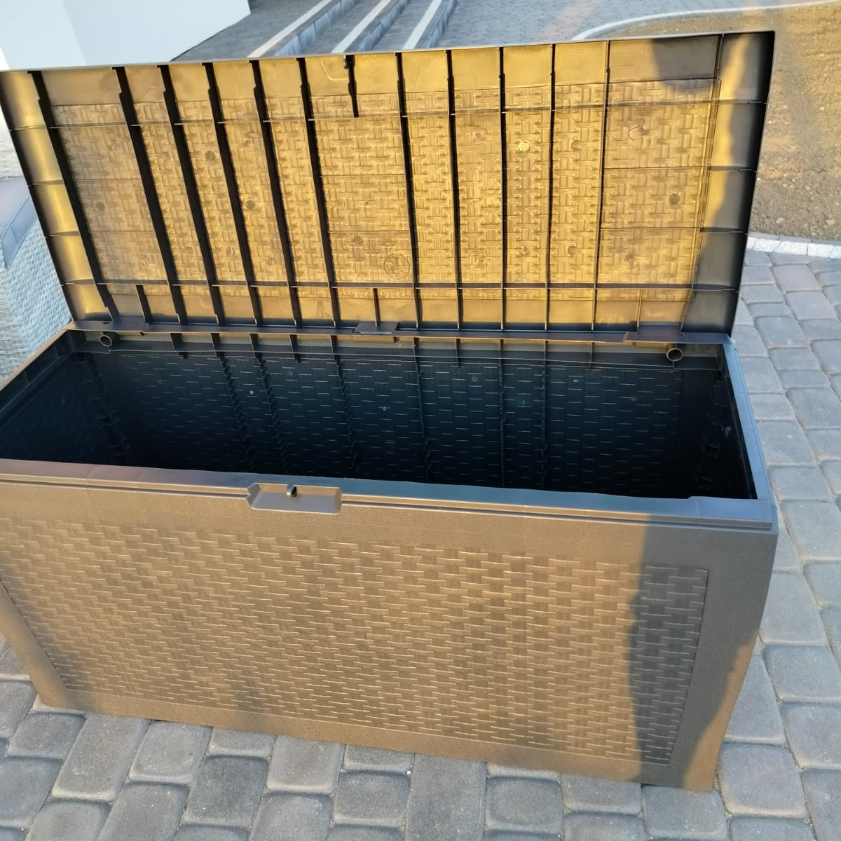 Záhradný úložný box Keter Samoa 270L grafit fotografia realizácie 2
