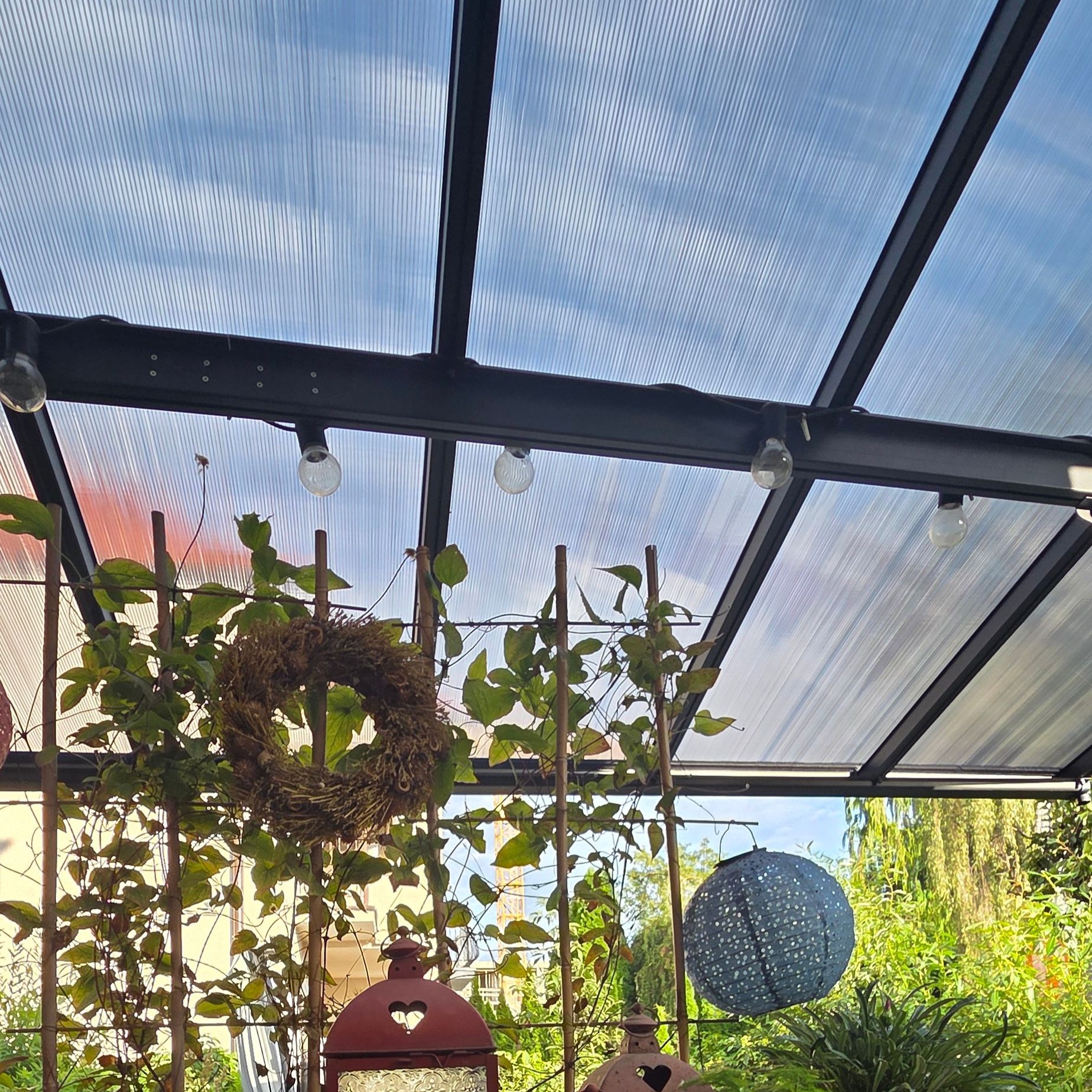 Hliníková pergola Hardmaister Atlanta 4,4x3 m sivá fotografia realizácie 2