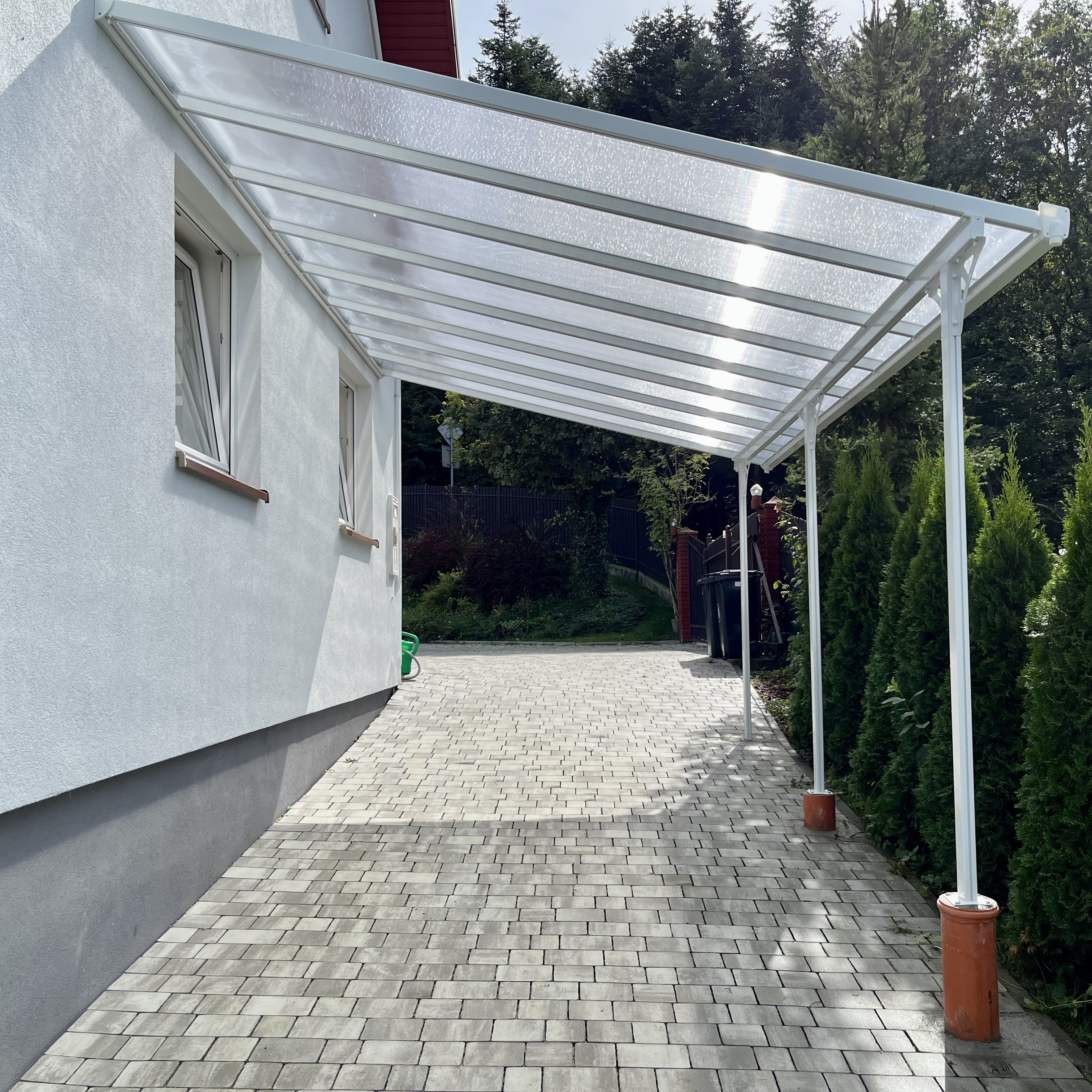 Hliníková pergola Hardmaister Atlanta 3x5 m biela fotografia realizácie 1