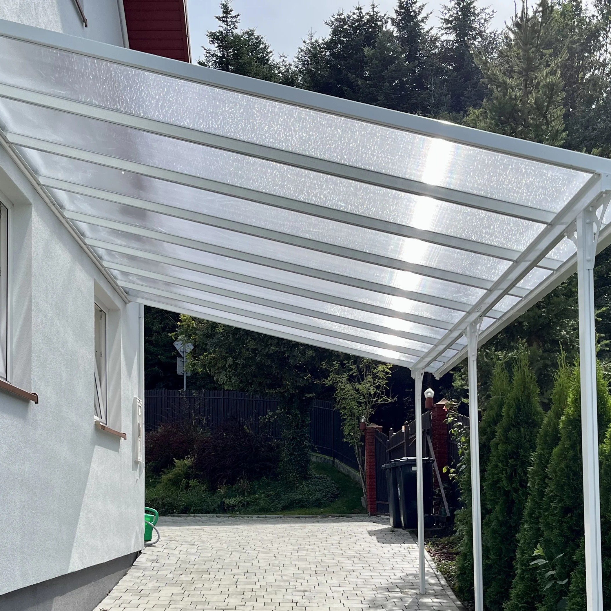 Hliníková pergola Hardmaister Atlanta 3x5 m biela fotografia realizácie 1