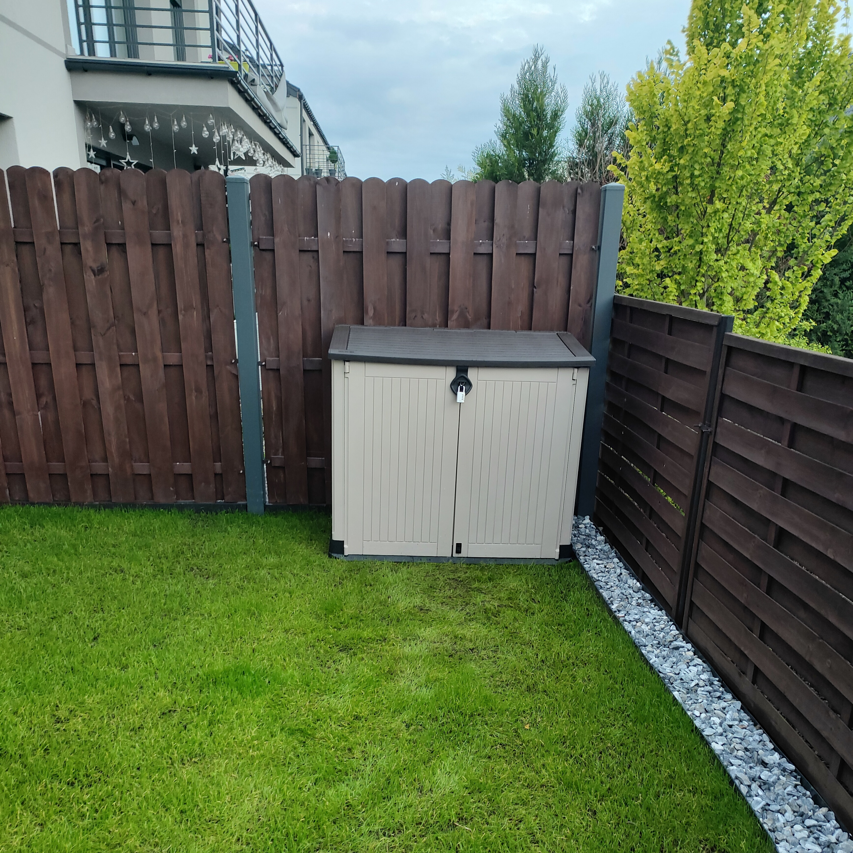 Záhradný úložný box Keter STORE IT OUT MIDI 845L fotografia realizácie 1