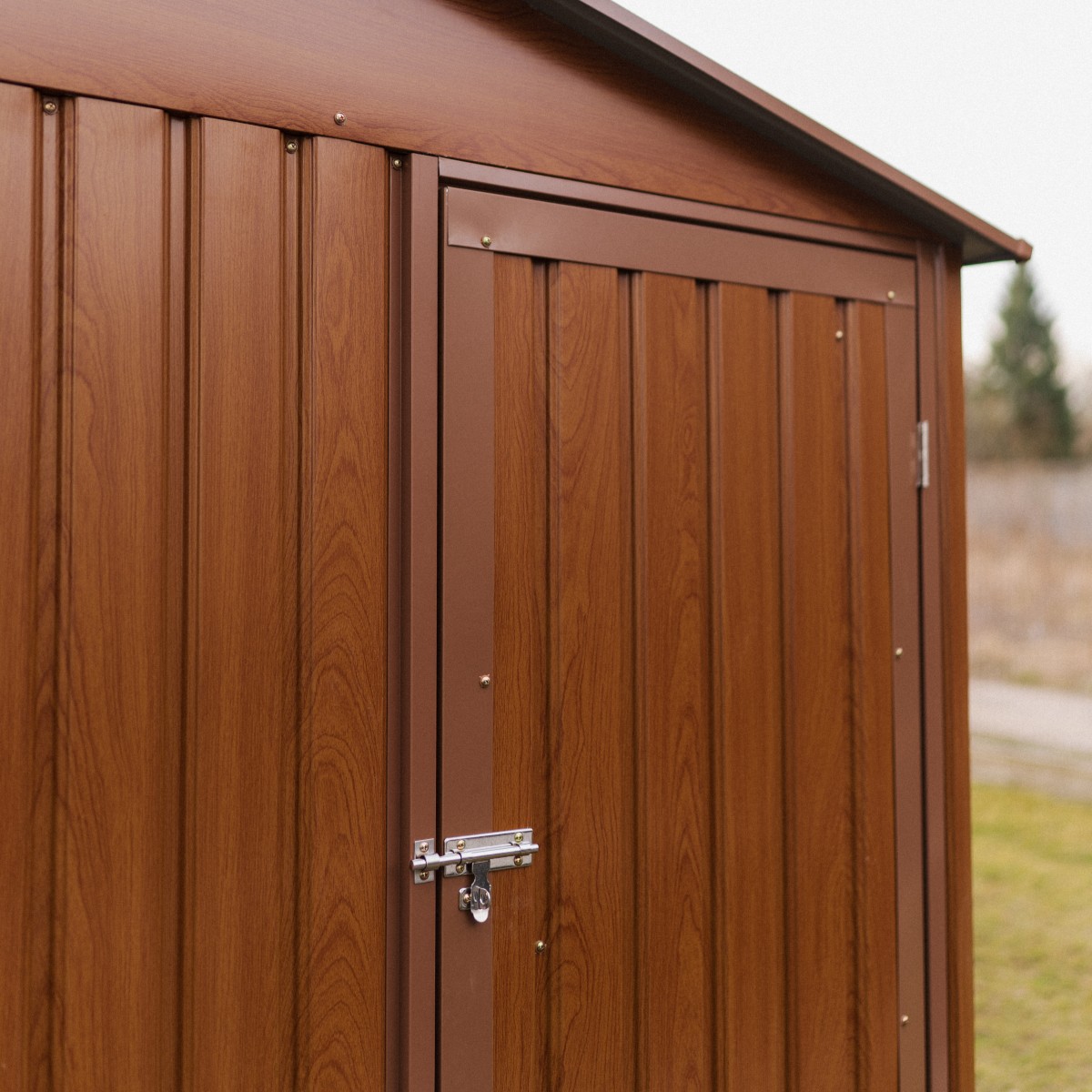 Kovový domček na náradie FALCON 340x194 cm Walnut fotografia realizácie 2